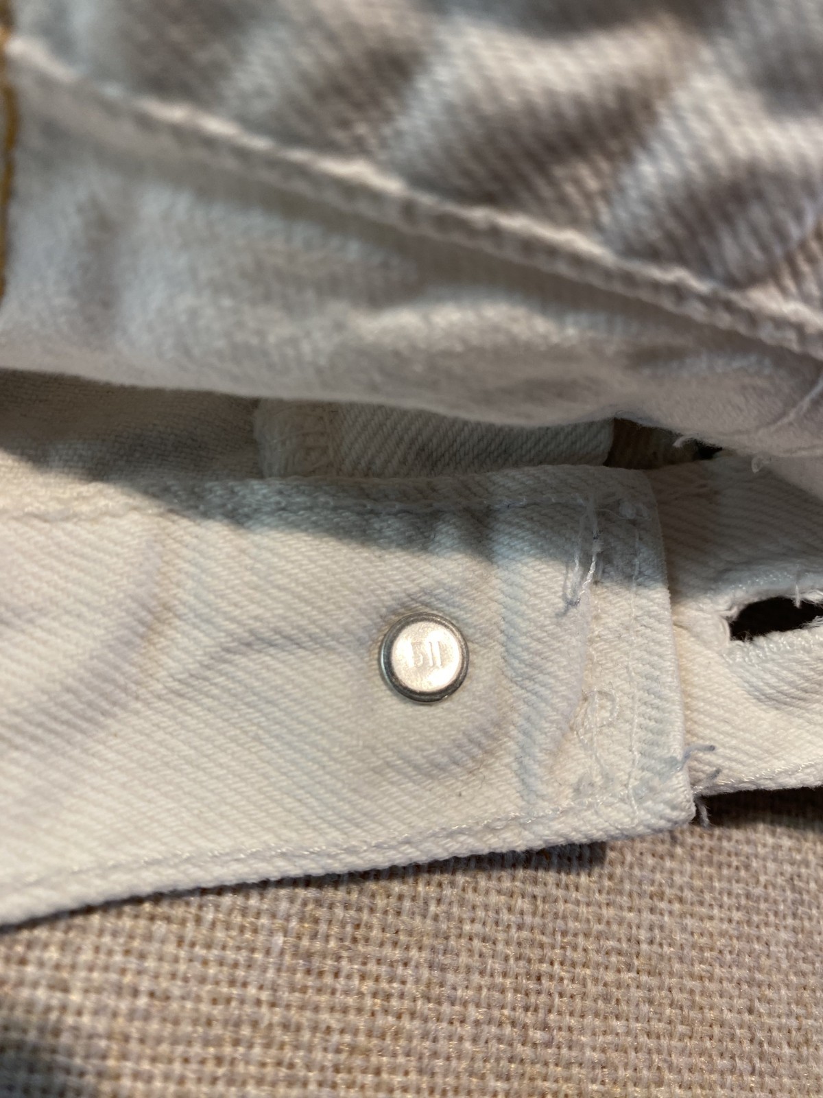 Vintage White Levi’s 550 USA | Every Garment Guaranteed | W32 L34