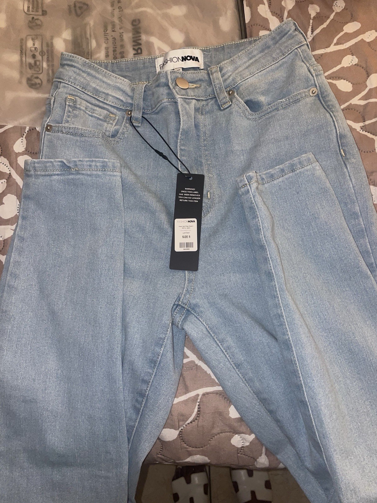 Fashion Nova Women’s High Rise Skinny Jeans Light Wash Stretch Denim 5-Pocket