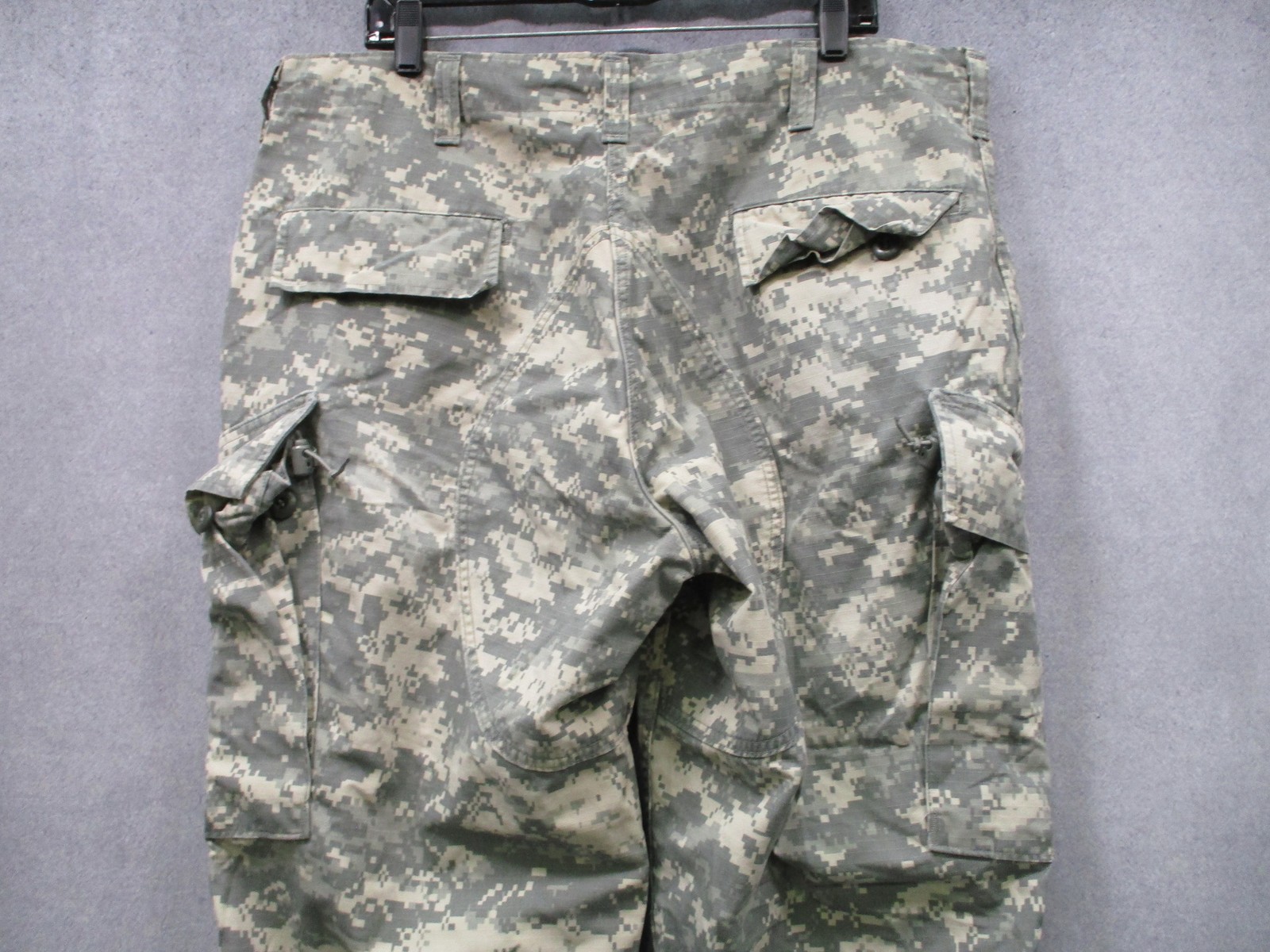 US Military ACU Digital Camo Combat Cargo Pants Large Regular NSN 50/50 NYCO