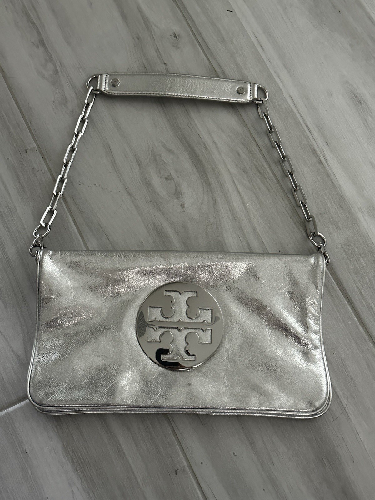 Tory Burch Metallic Silver Leather Shoulder Bag w/ Chain Strap Zip Lined Pockets