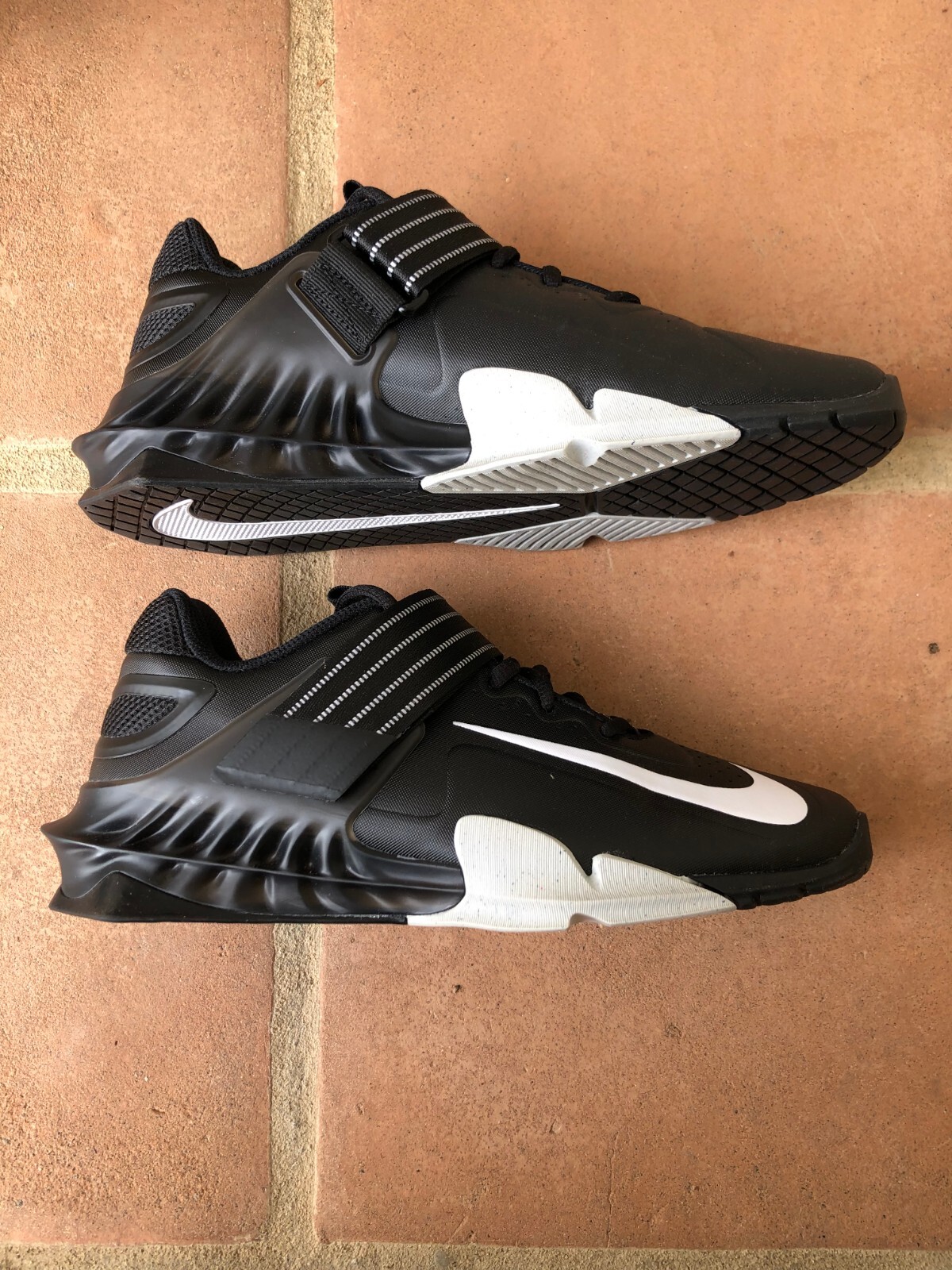 Men’s 7.5, Women’s 9 Nike Savaleos CV5708-010 Weight Lifting Training Shoes