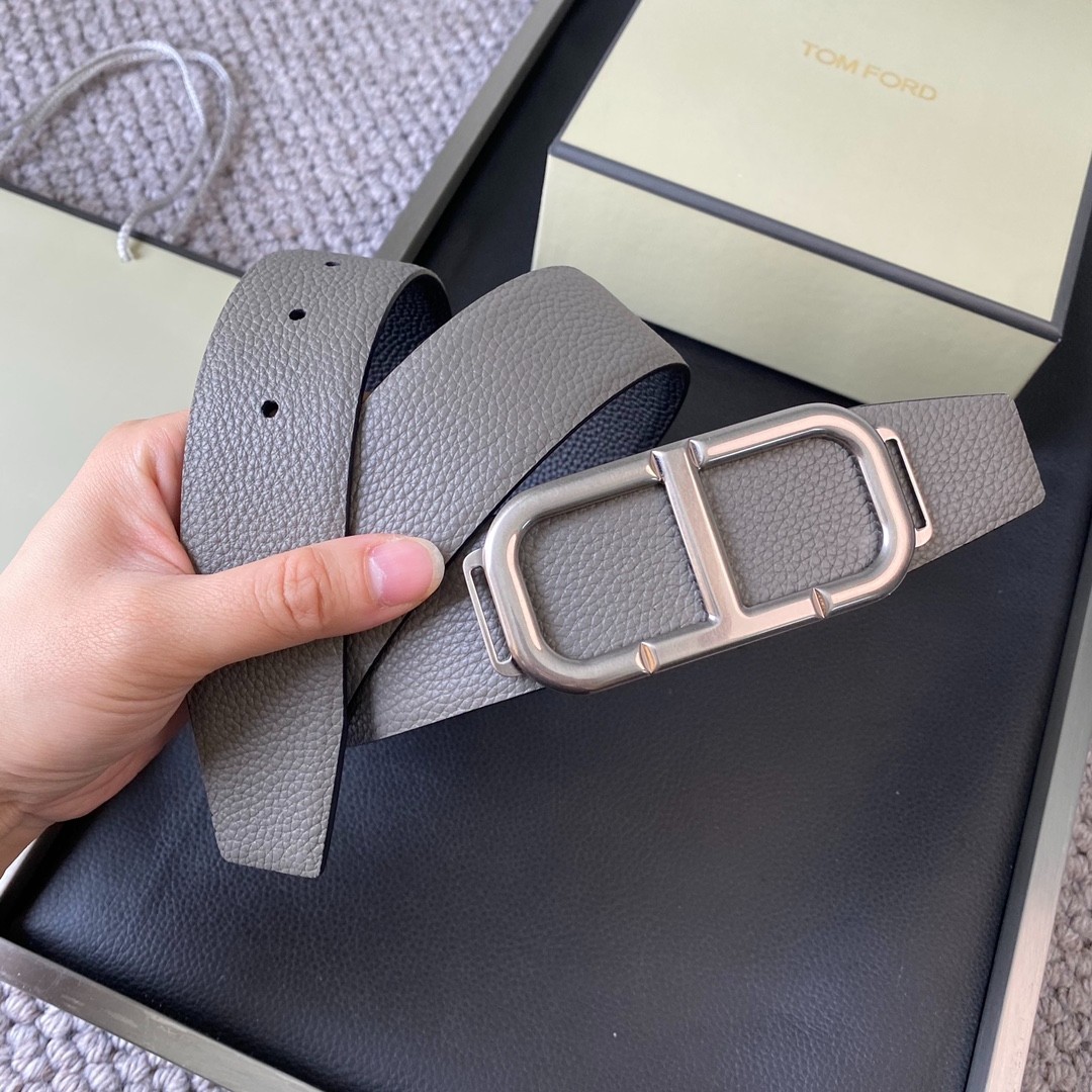 Tom Ford men’s gray/black Calfskin Leather casual belt