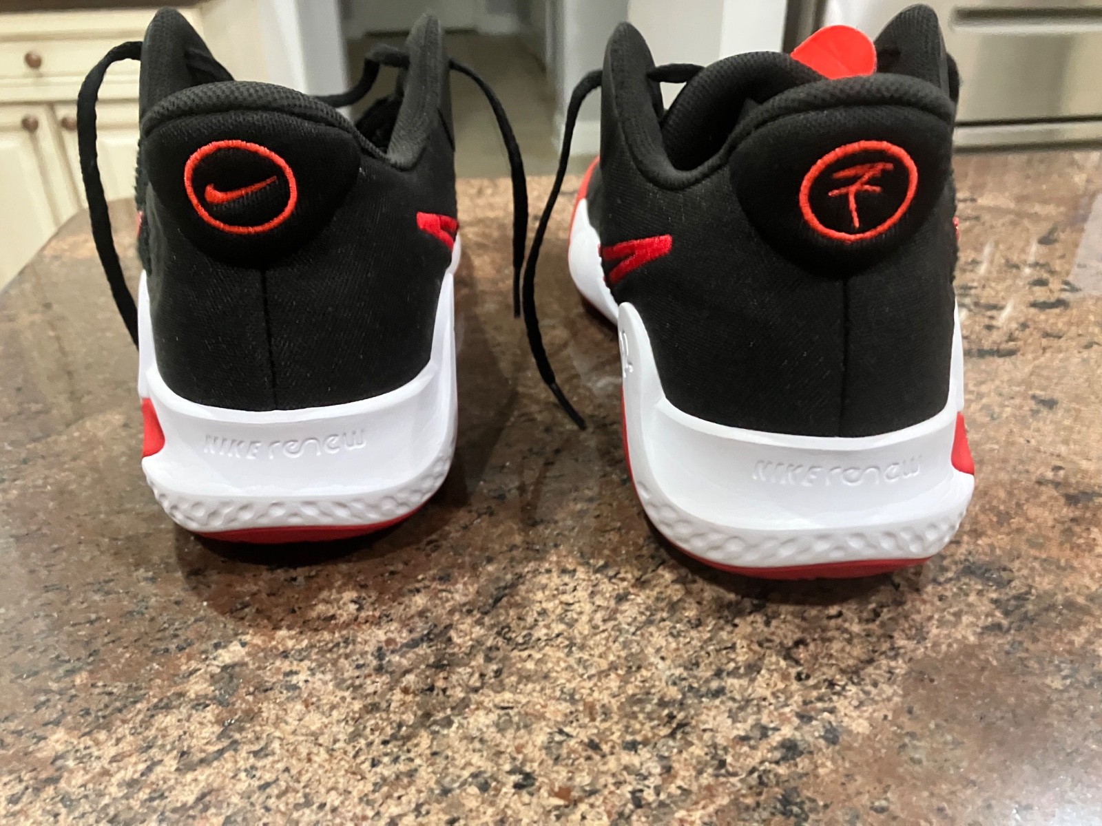 Nike Air Zoom KD Trey 5 IX Bred Basketball SNeaker SZ 10 Mens Excellent Cond