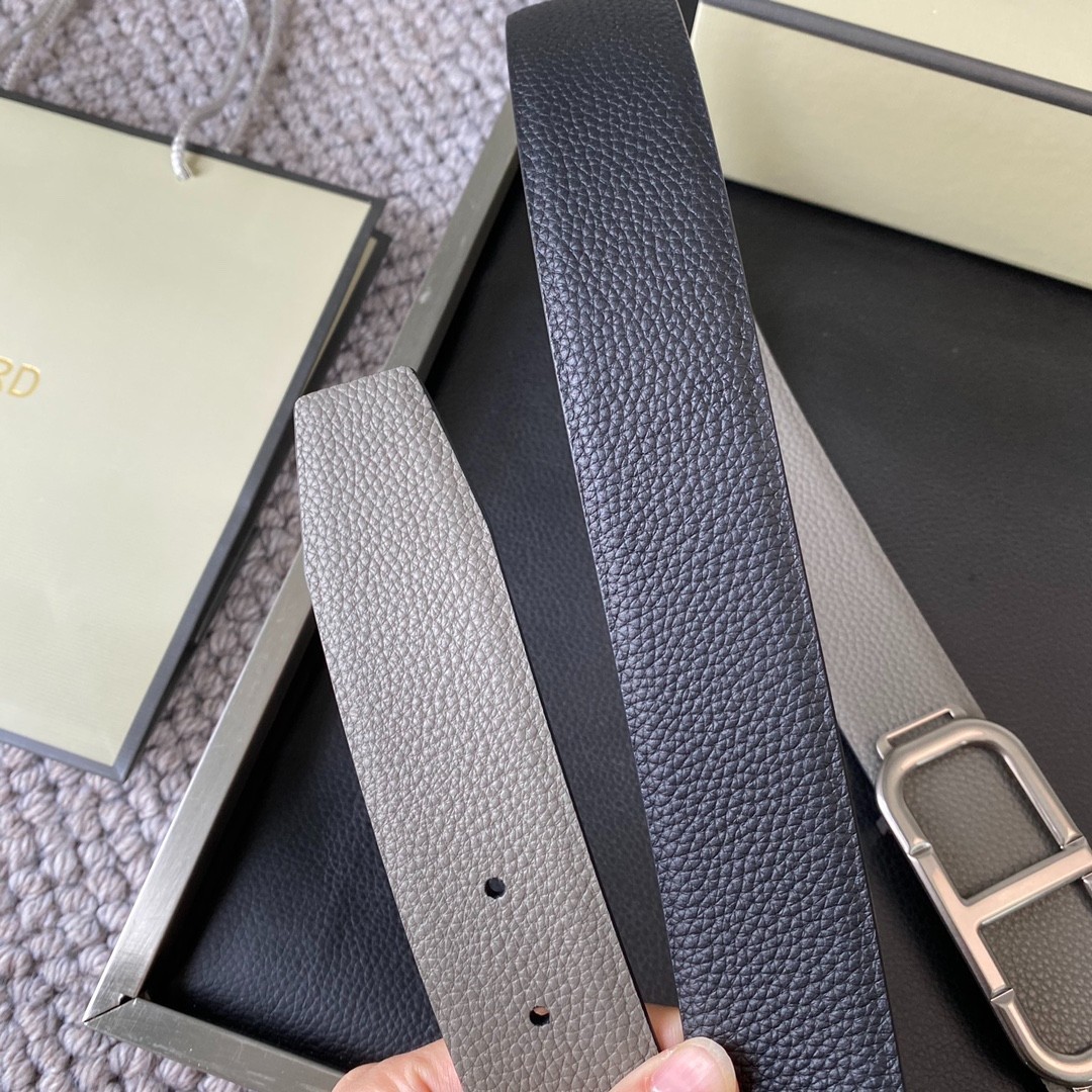 Tom Ford men’s gray/black Calfskin Leather casual belt