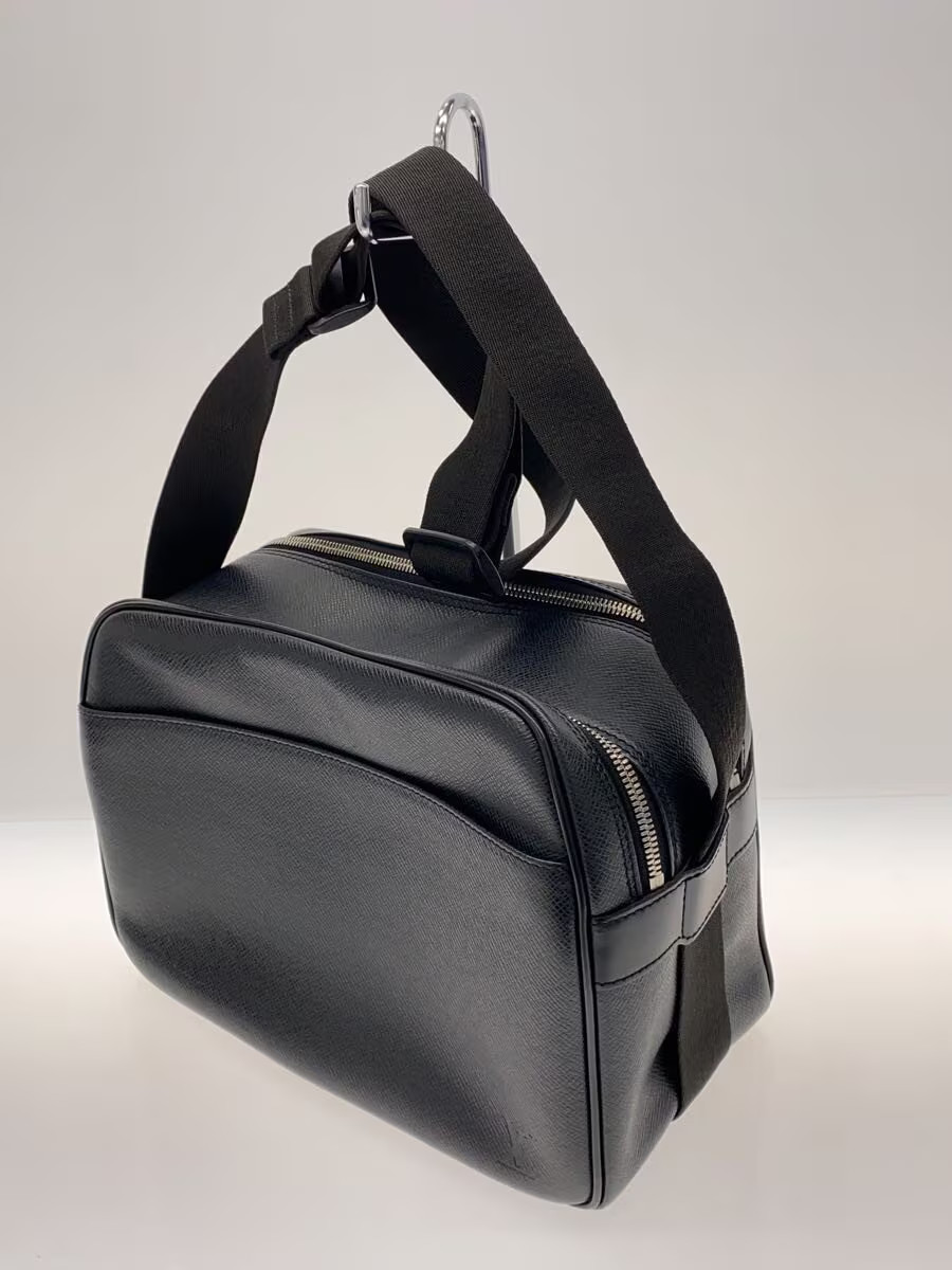 LOUIS VUITTON Reporter Shoulder Bag Leather Black M30152 Louis Vuitton