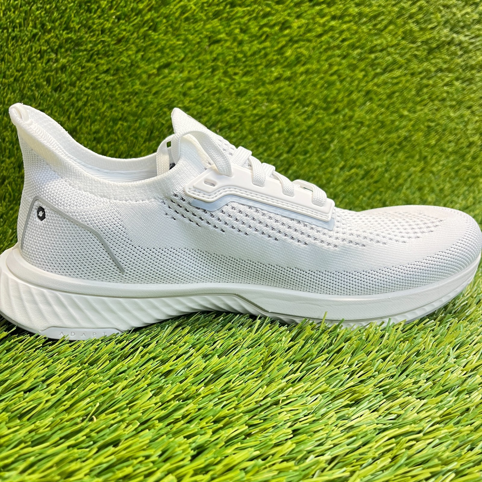 Flux Adapt Runner White Womens Size 9 Mens Size 7.5 Athletic Knit Shoes Sneakers