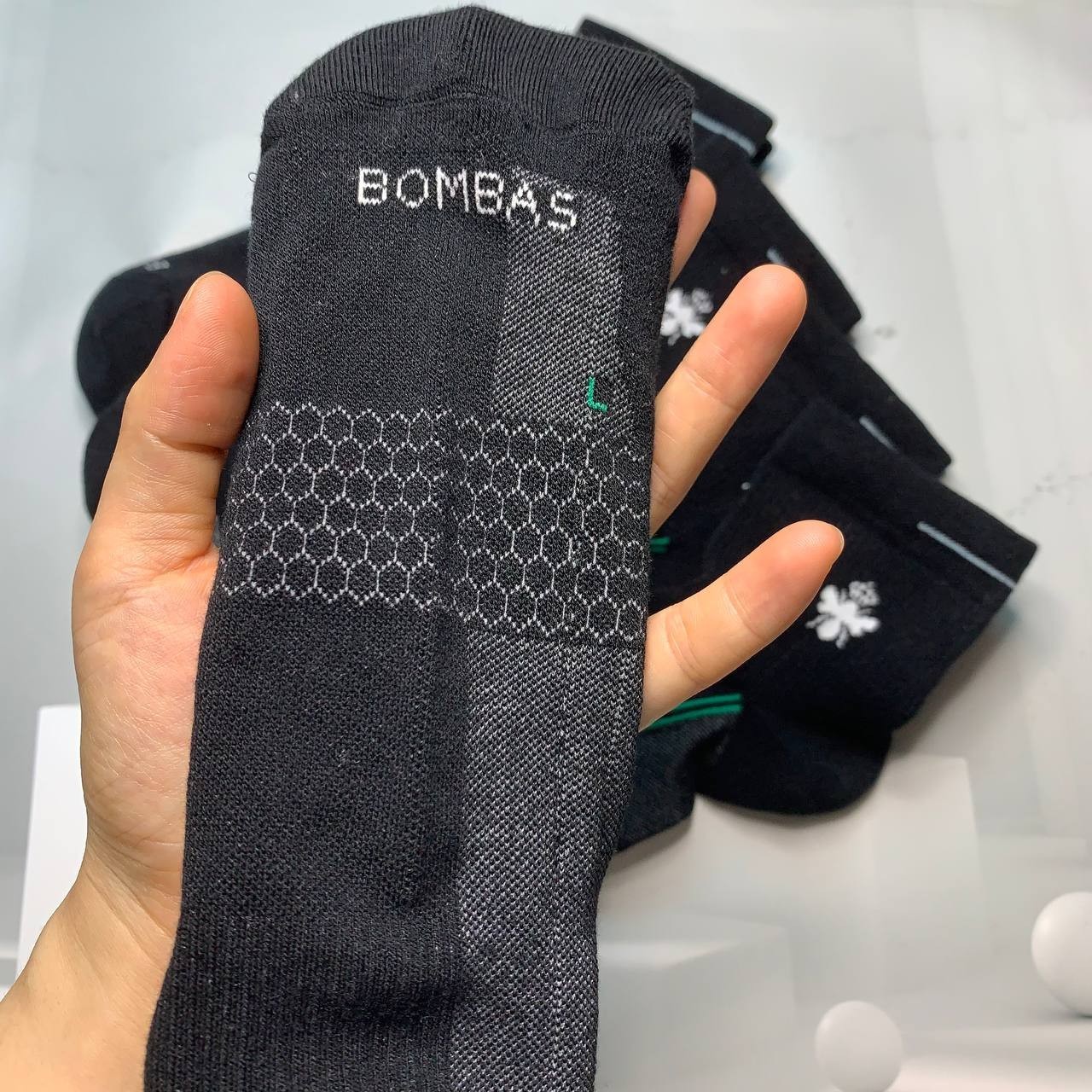 Bombas Men’s Quarter Socks 4 Pair Pack Black Green Size M Medium L Large New