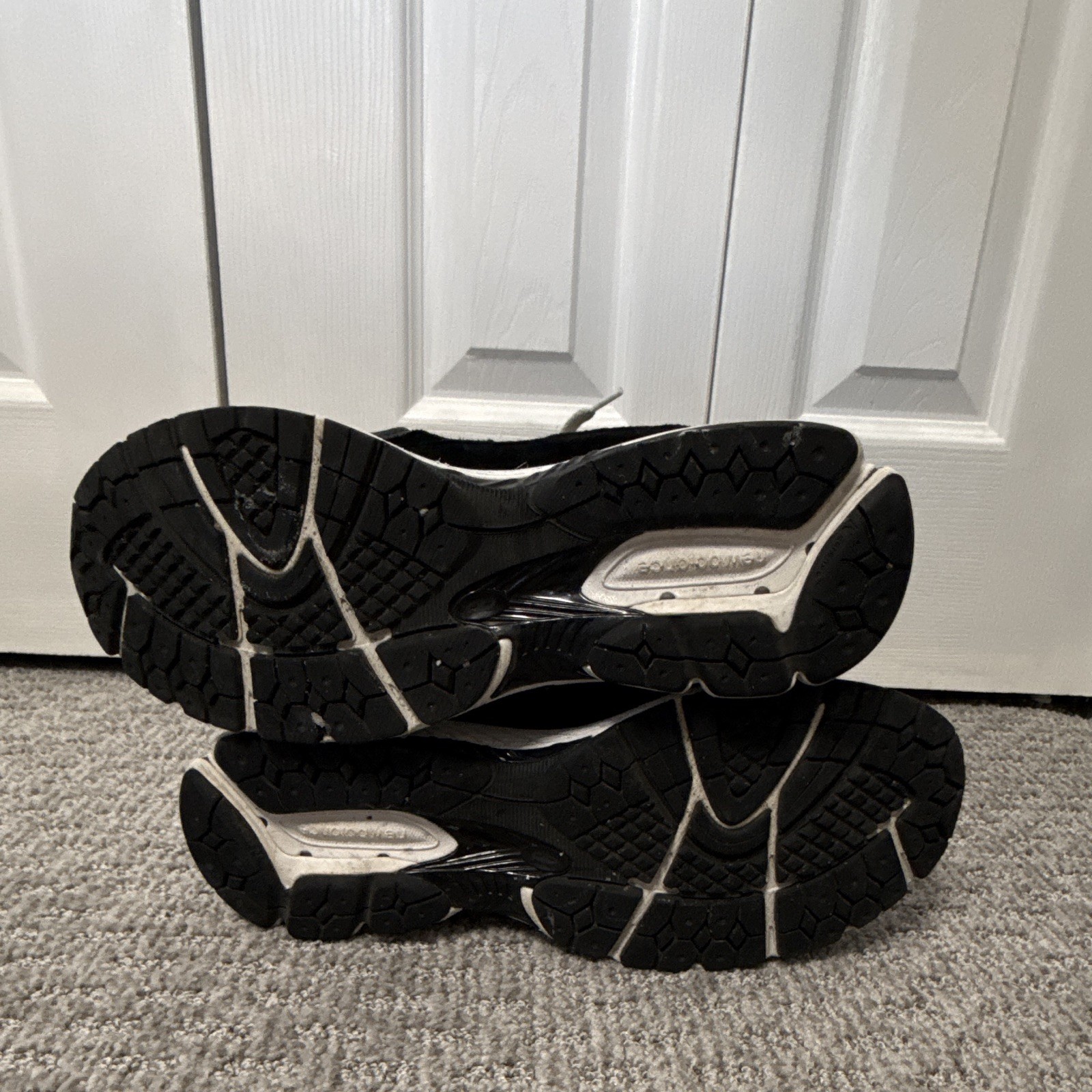 New Balance 2002R M2002RBK Black/White Black Gunmetal Low Top Suede Lace