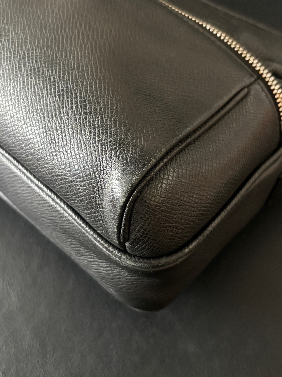 Louis Vuitton Pre-Owned Authentic Messenger Bag Black Free Tracked Shipping