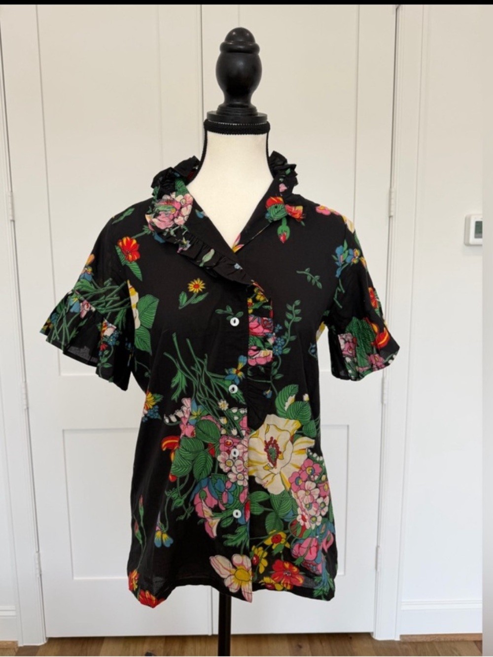 🤩 NWT – Mille Floral Button-Down Blouse – Size XXS
