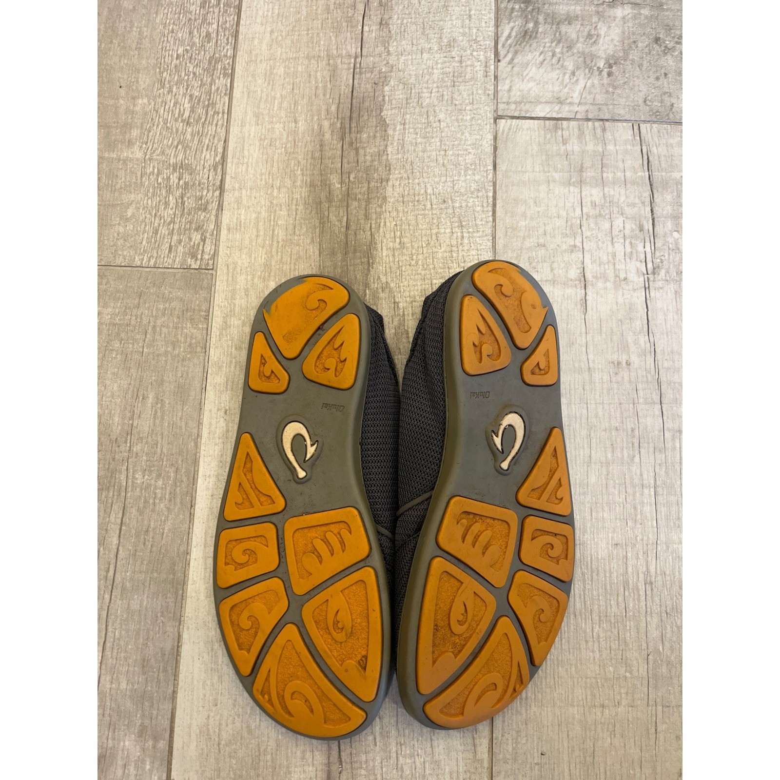 OluKai Nohea Mesh Mens Slip On Shoes Charcoal Grey Orange 10188-4040 Size 9