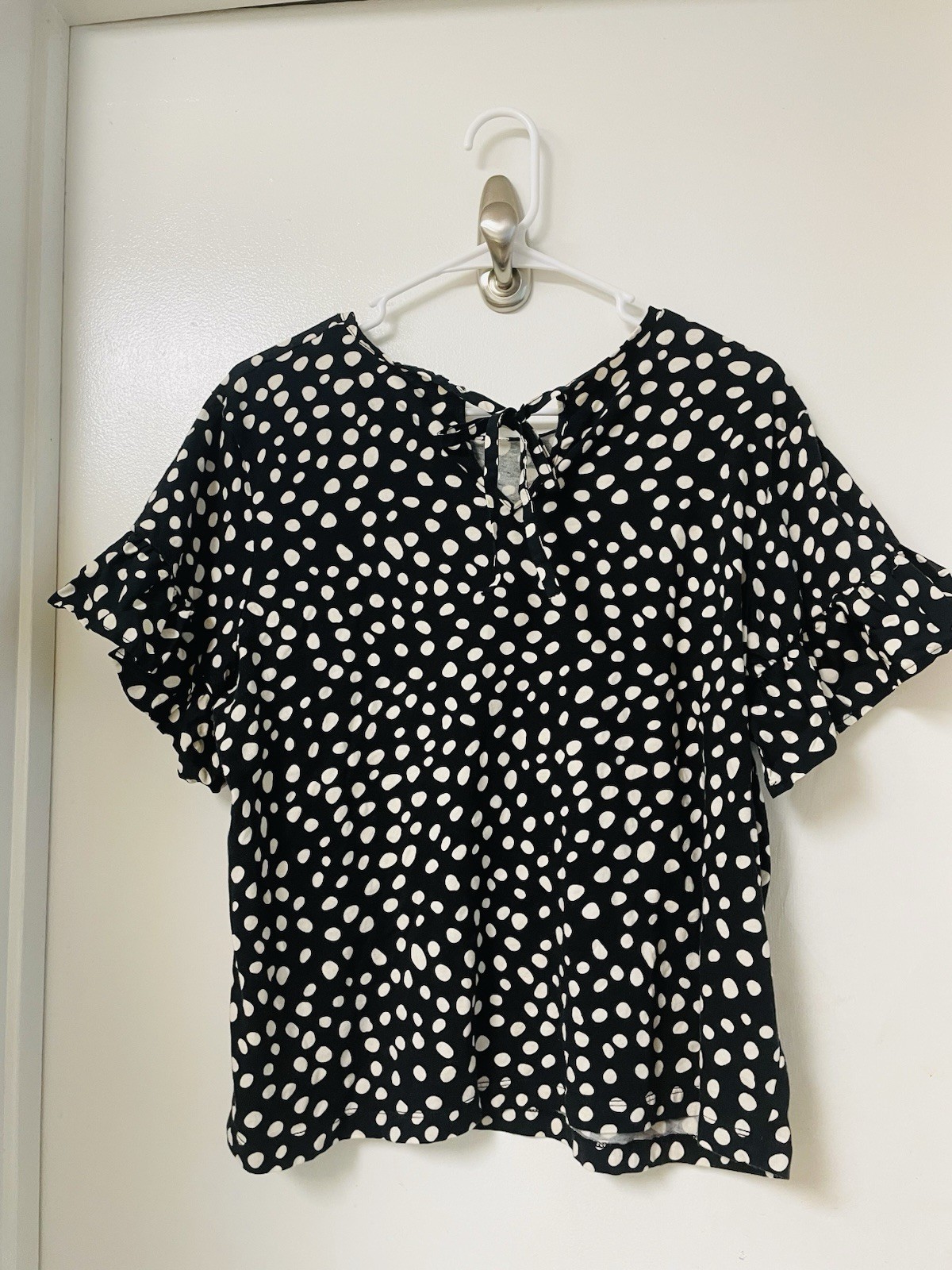 Who What Wear Maternity Blouse M Black White Polka Dot Tie V-Neck Flutter