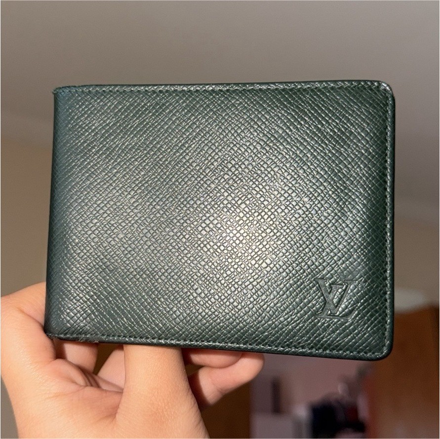 Louis Vuitton Men’s Green Bifold Wallet, Logo Accent, Credit Card Slots