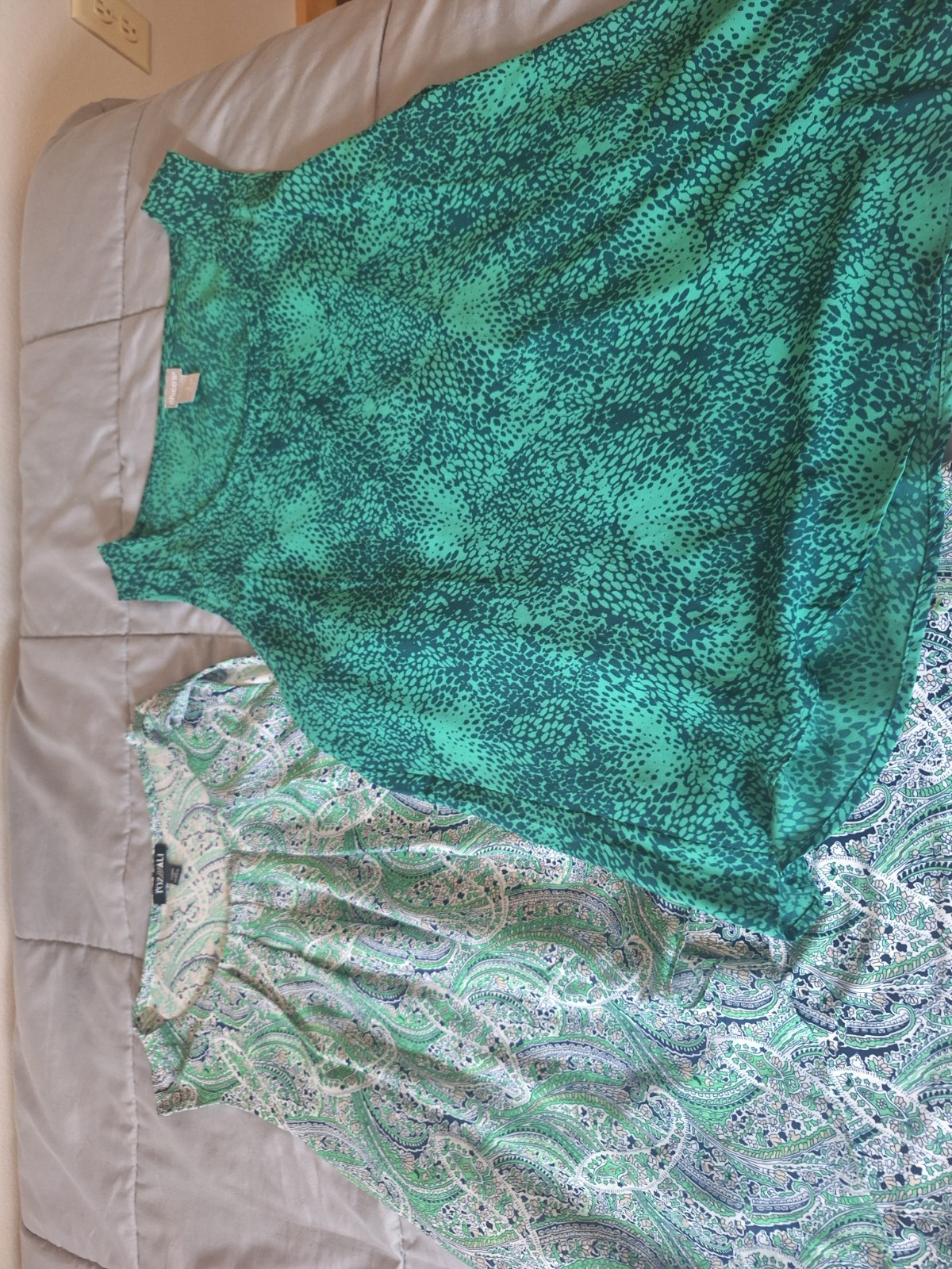 Women’s Set Of 2 Size XL Sleeveless Tops By Chico And Roz&Ali