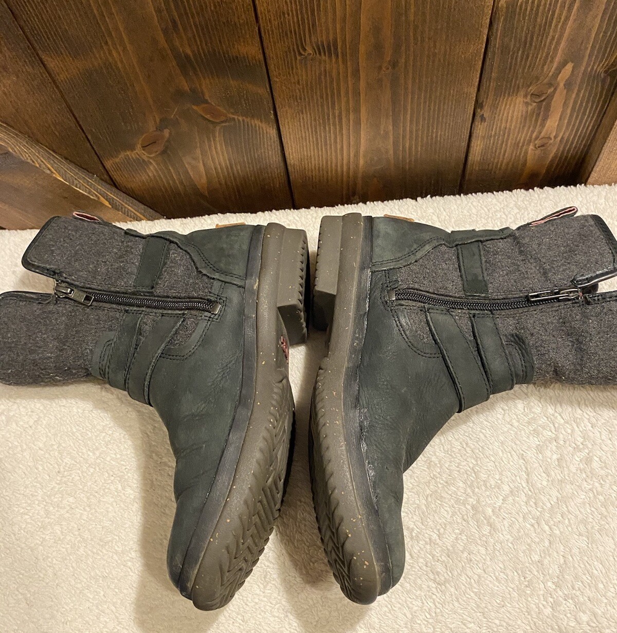 UGG Australia, Black Leather Water & Snow Proof Women’s Size US 6