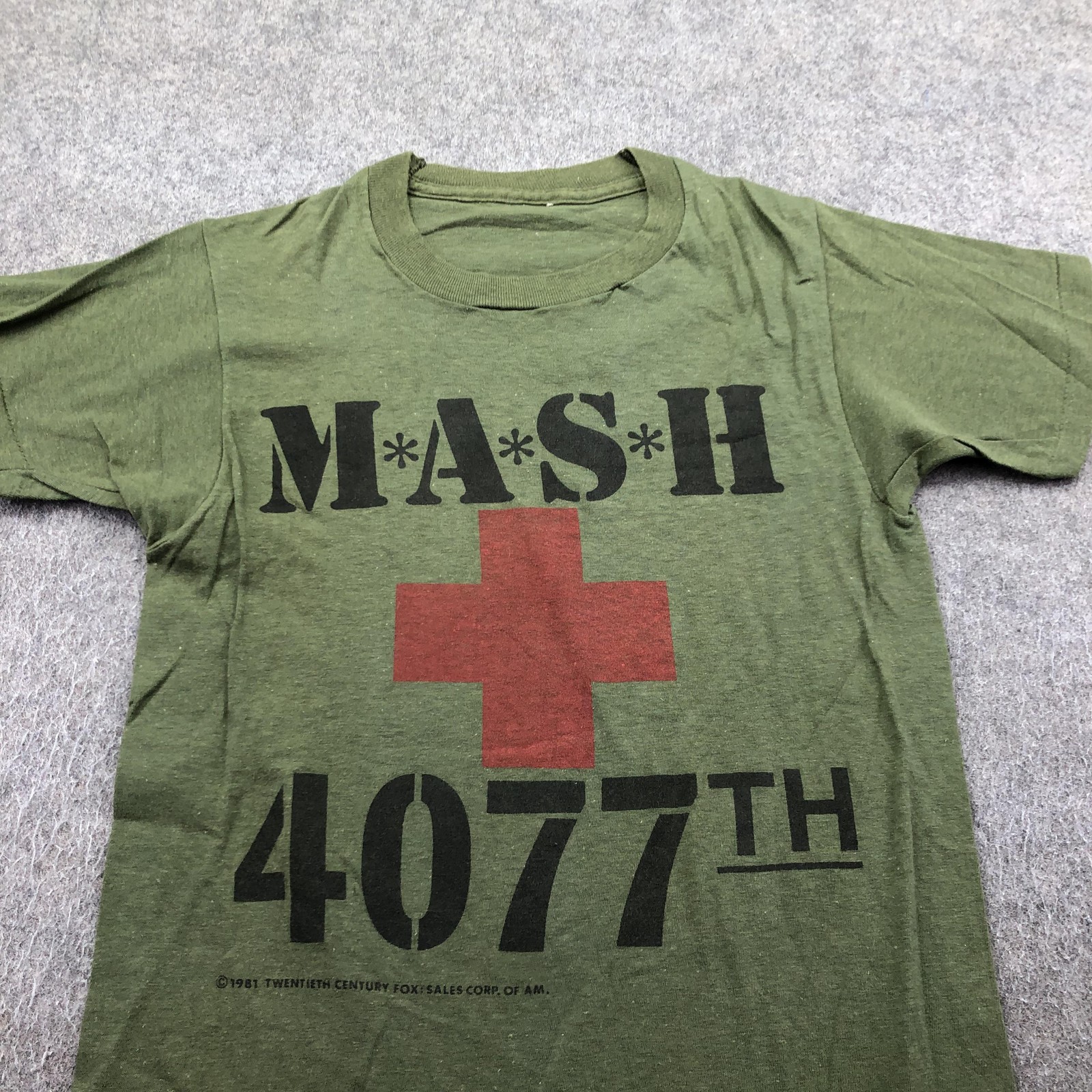 Vintage MASH Shirt Mens Small Green Military TV Show 4077th Tee Korean War 80s