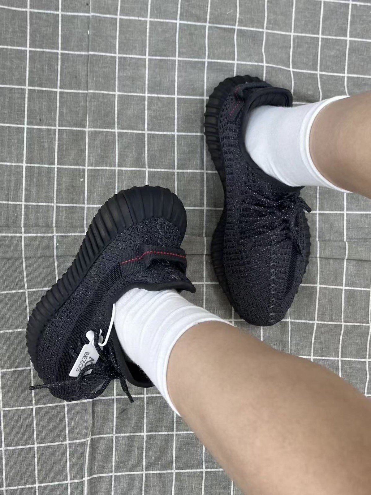 Adidas Yeezy 350 V2 Boost Men’s Sneakers Multiple Sizes
