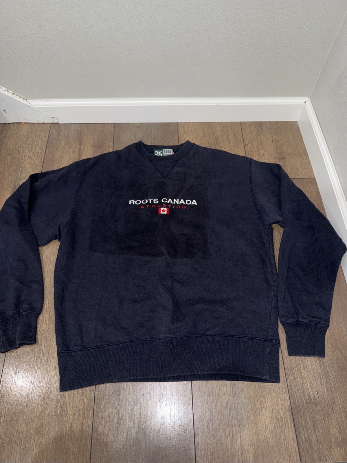 Roots Athletics Canada Sweatshirt Vtg Embroidery Size Sm. Black. Discolor/fade
