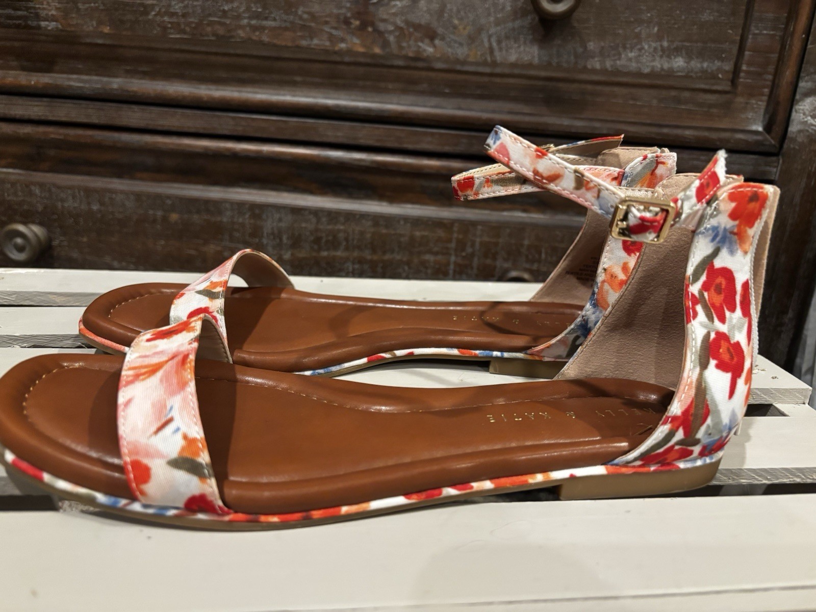 Kelly & Katie women’s multi color novela sandals Kelly and Katie size 9