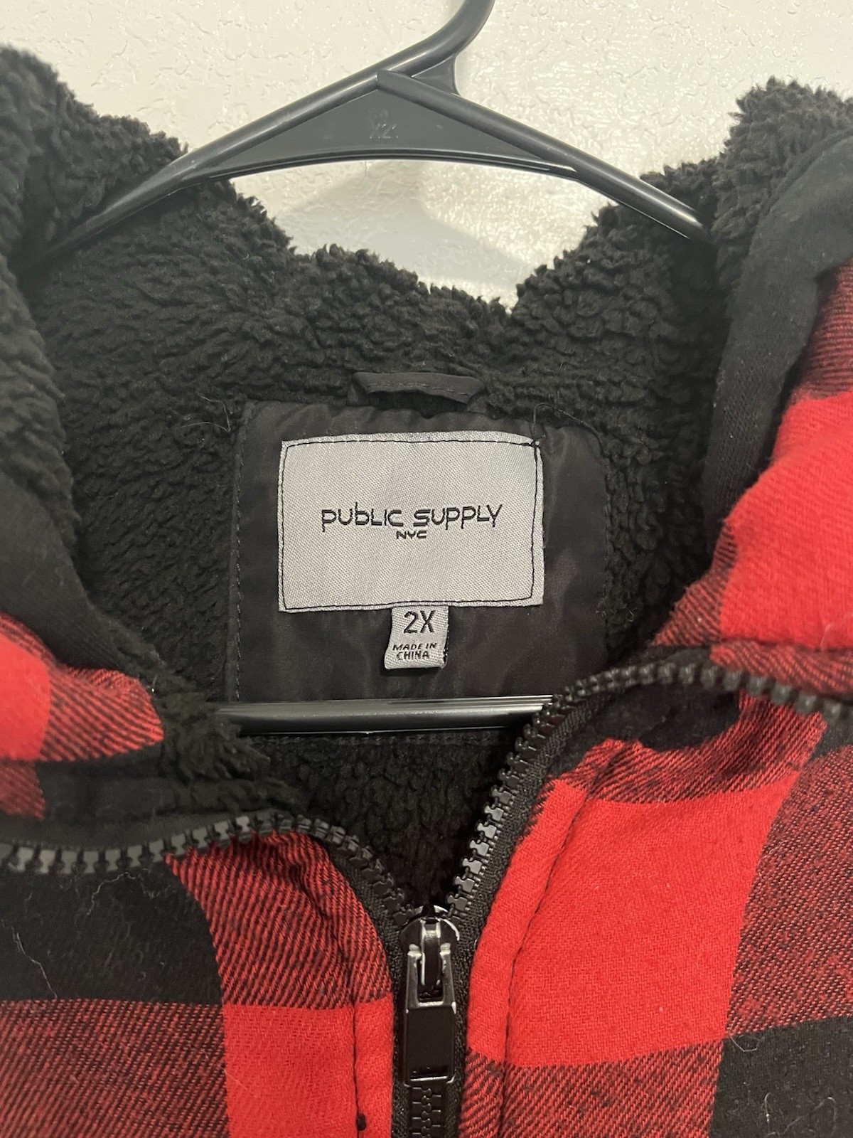 Public Supply NYC Men’s 2X Black Red Plaid Puffer Jacket Hooded Full Zip Pockets