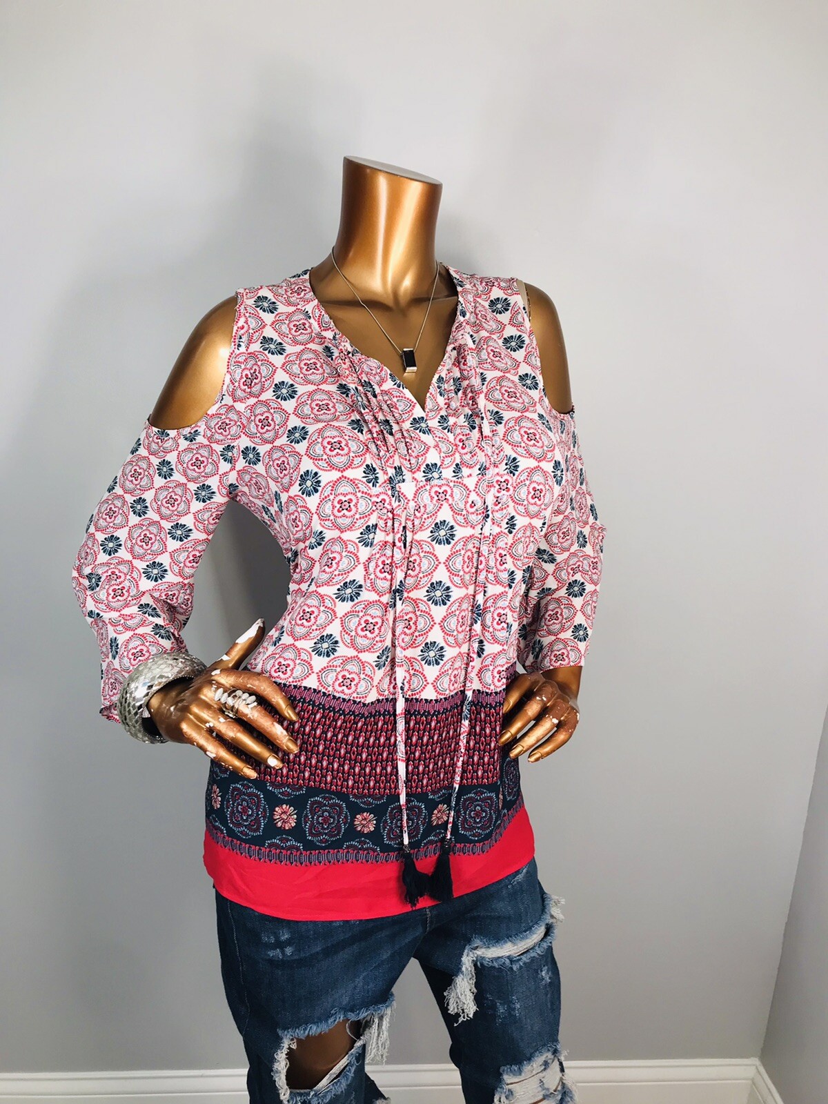 DR2 M Top Batik Open Cold Shoulders Low Cut Ties Blouse Easywear Cssual Pleated