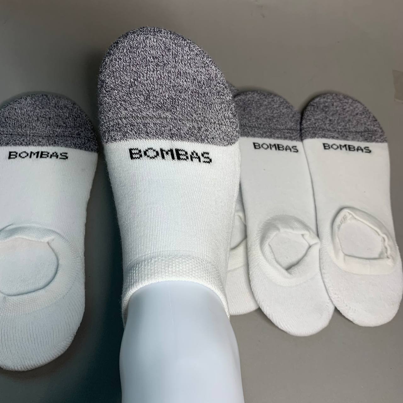 Bombas Unisex No Show Socks 4 Pair Pack White Gray Size S, M, L, XL