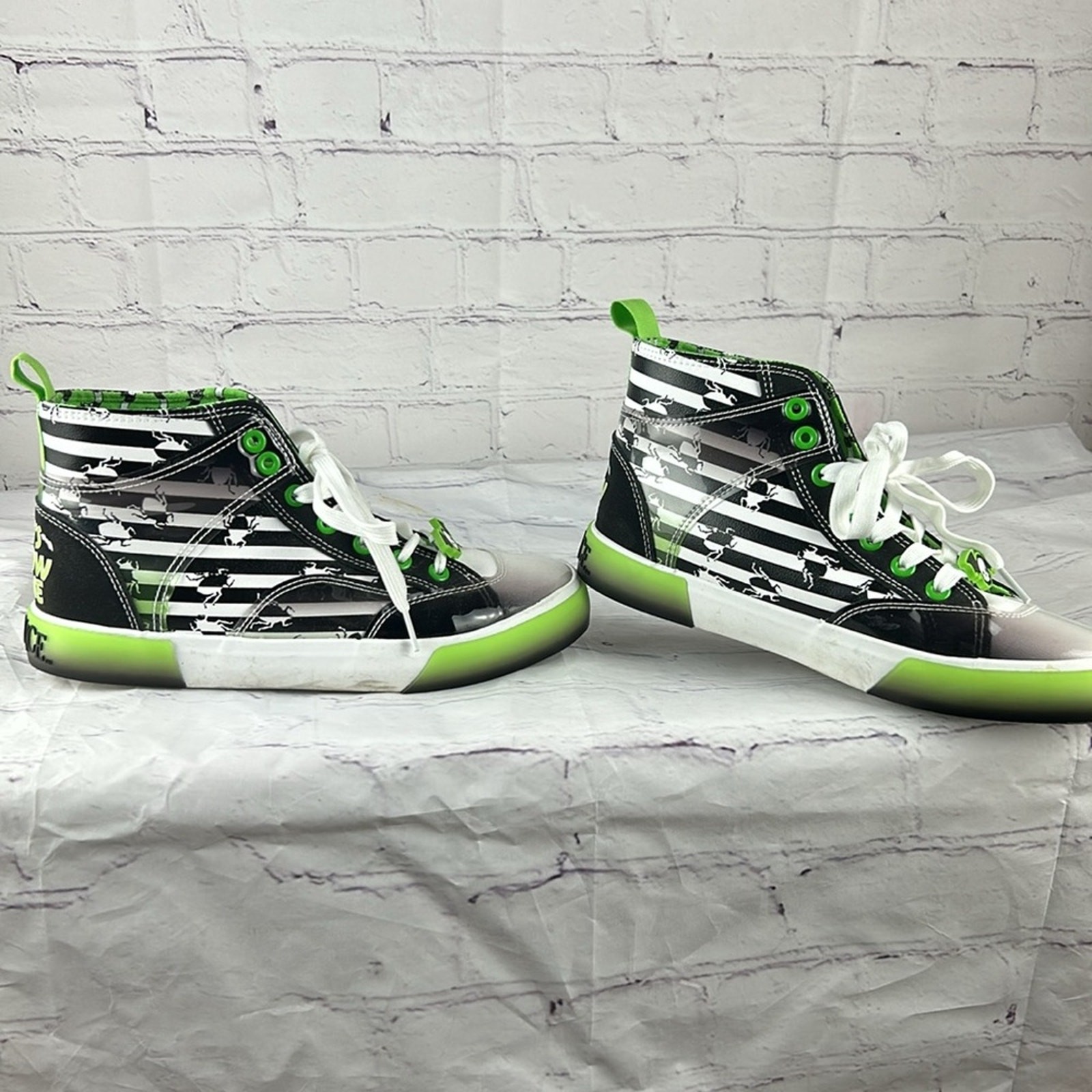 Beetlejuice High Top It’s Show Time Striped Neon Green Sneakers Women’s 7