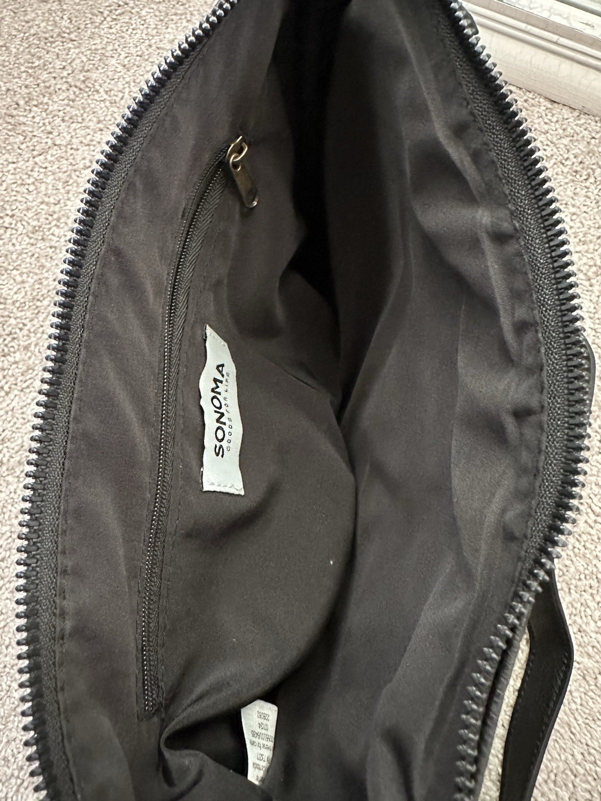 Sonoma Women’s Black Crossbody Bag Zip Closure Adjustable Detachable Strap