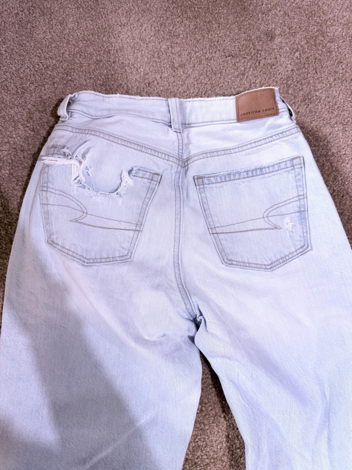 Womens American Eagle Light Wash Mom Jeans W/ Paisley Print Pockets Size 00R