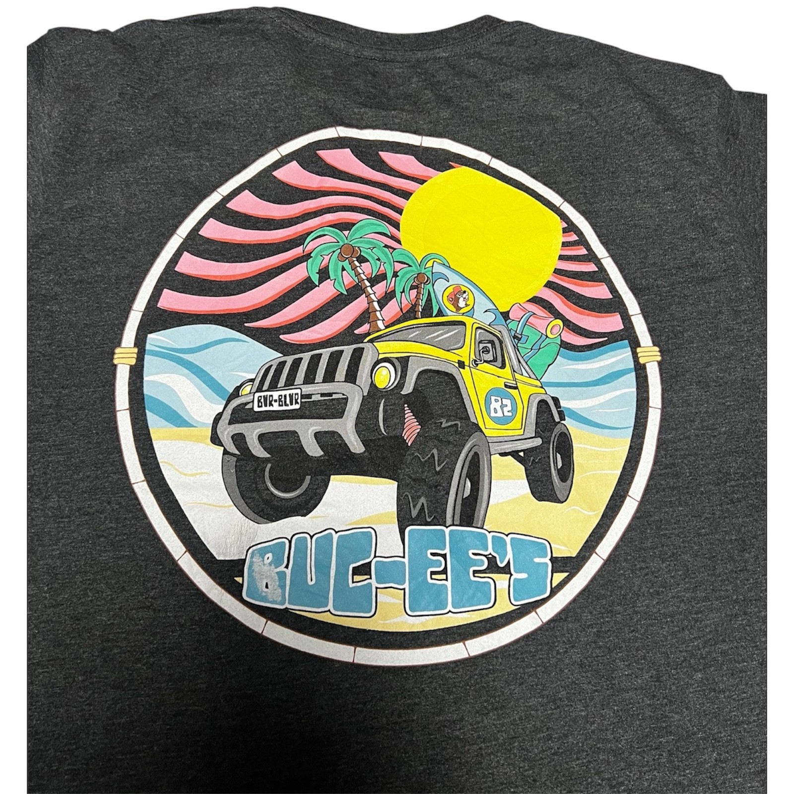 Buc-ee’s Mens L Gray Jeep Beach Surfboard Graphic T-Shirt