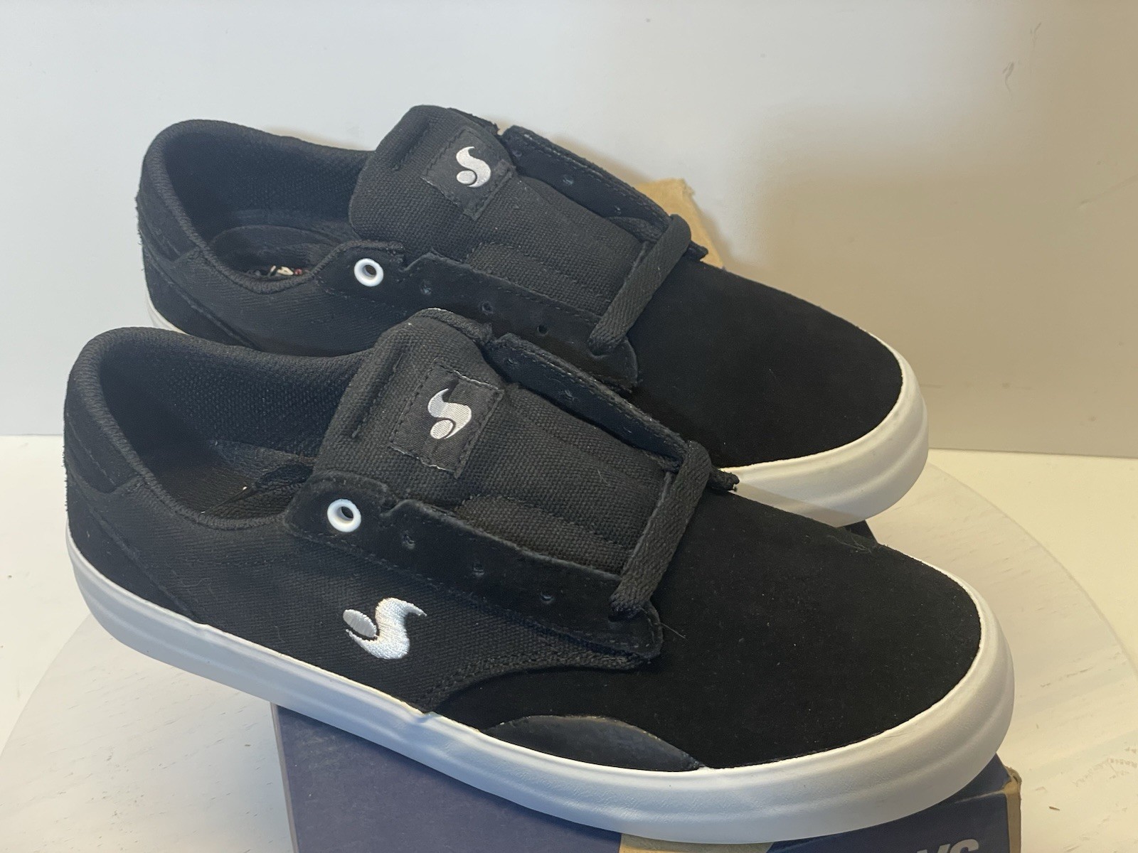 New! DVS DAEWON 14 Skate Shoes Black White Suede Woman’s Sz US 9.5 Or Men’s 7.5!