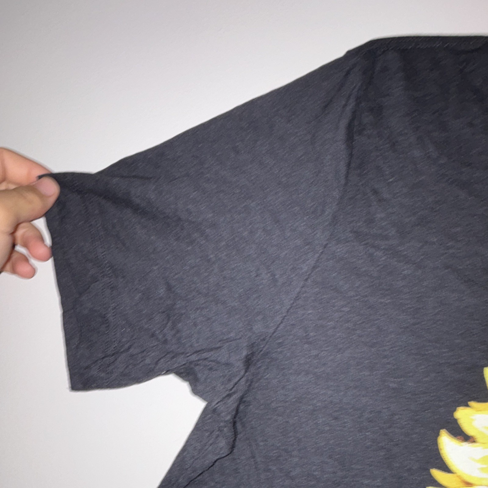 Buc-ee’s Men’s AL Black Sunshine Sunflower Graphic Crew Neck Short Sleeve Tee