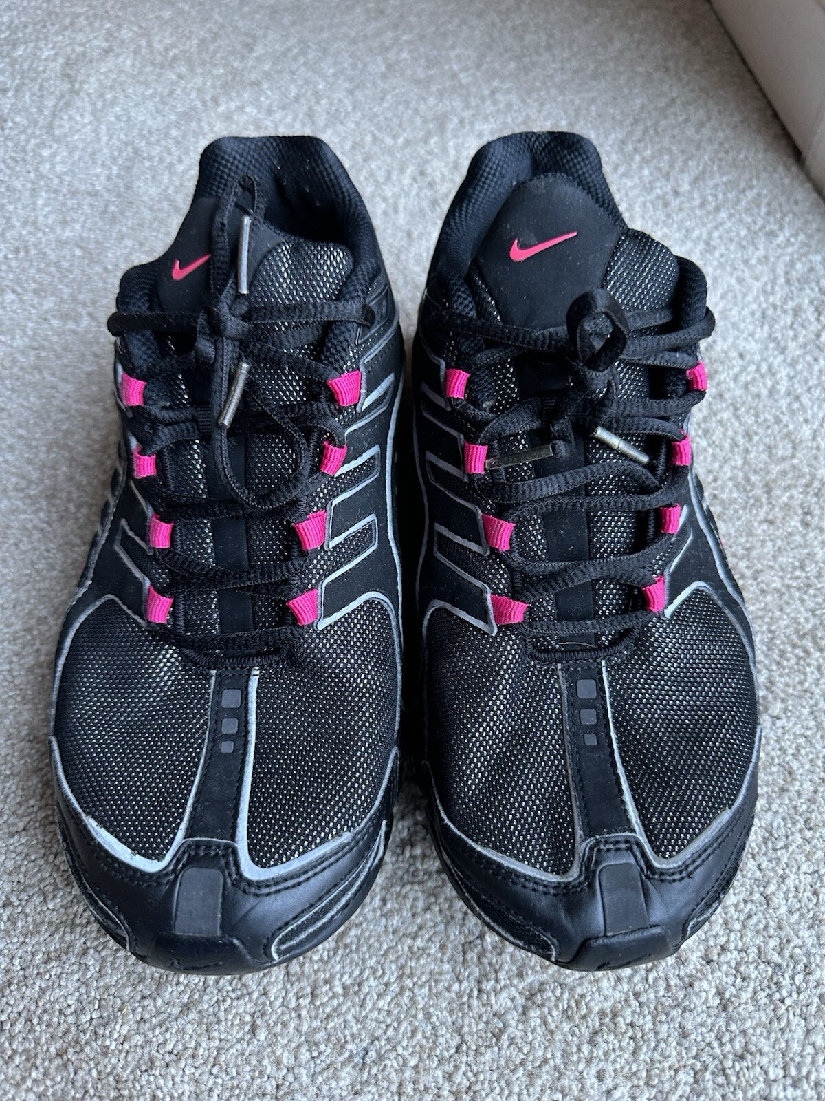 NIKE Shoes SHOX NAVINA Womens Size 9 Black Pink Running Sneaker 356918-062