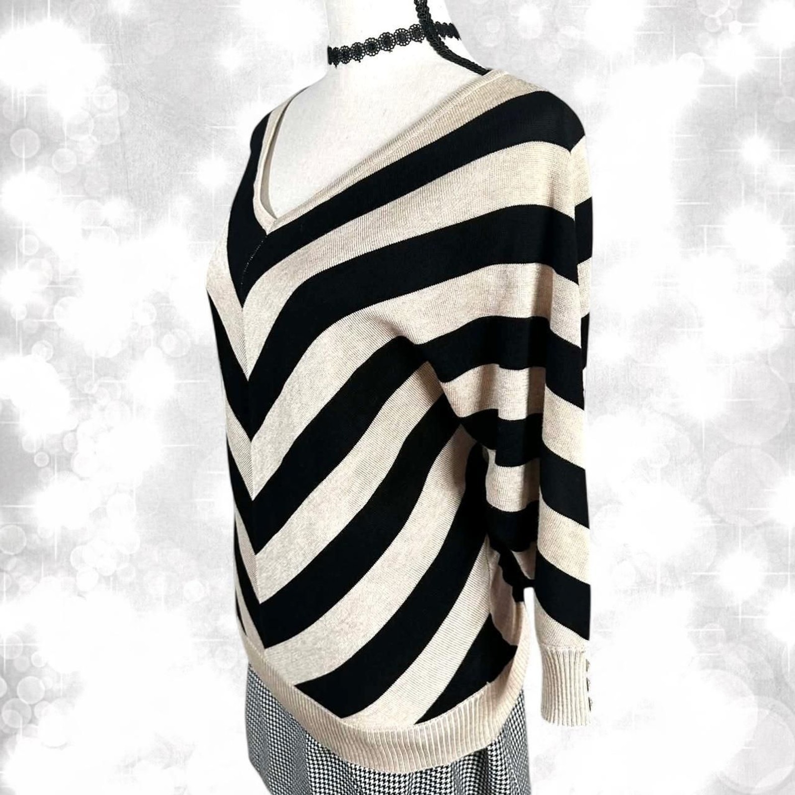 Preppy style chevron style 3/4 sleeve V-neck top