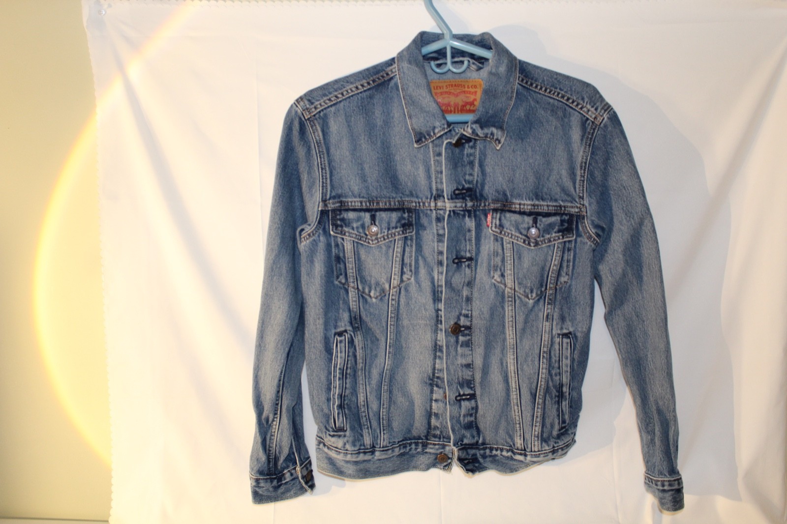 Levi’s Men’s Trucker Jacket Denim, Size Small, 100% Cotton made in Bangladesh