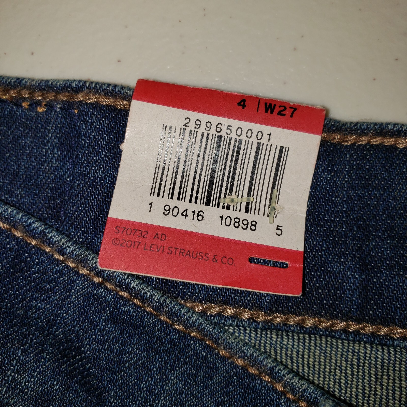 NEW Levi Strauss Jeans Shorts Jorts Womens 27 Mid Rise Mid Length Slim Hip $40