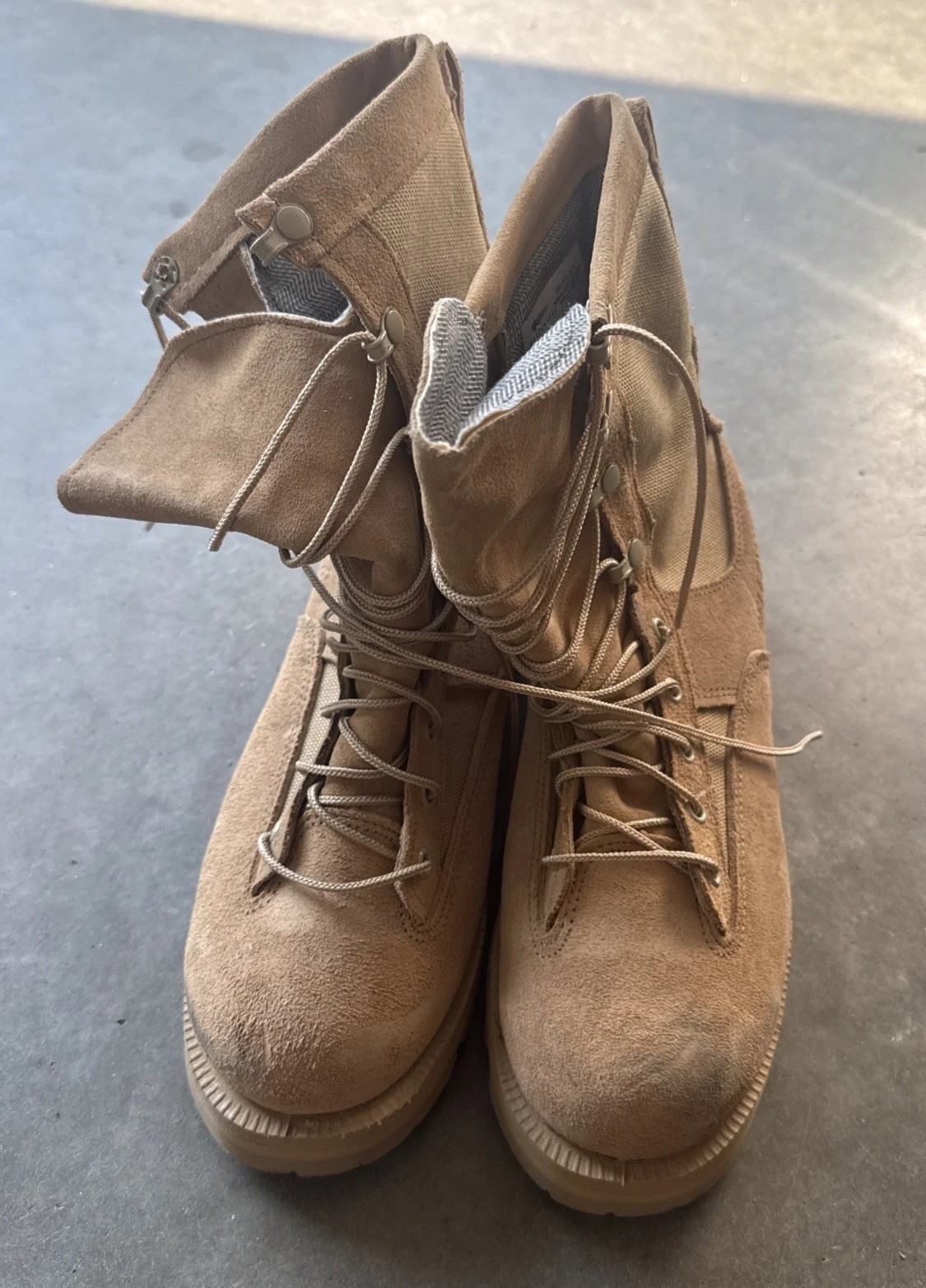READ DESCRIPTION Belleville Desert Tan Combat Boots Gore-Tex Vibram 8.5R Used