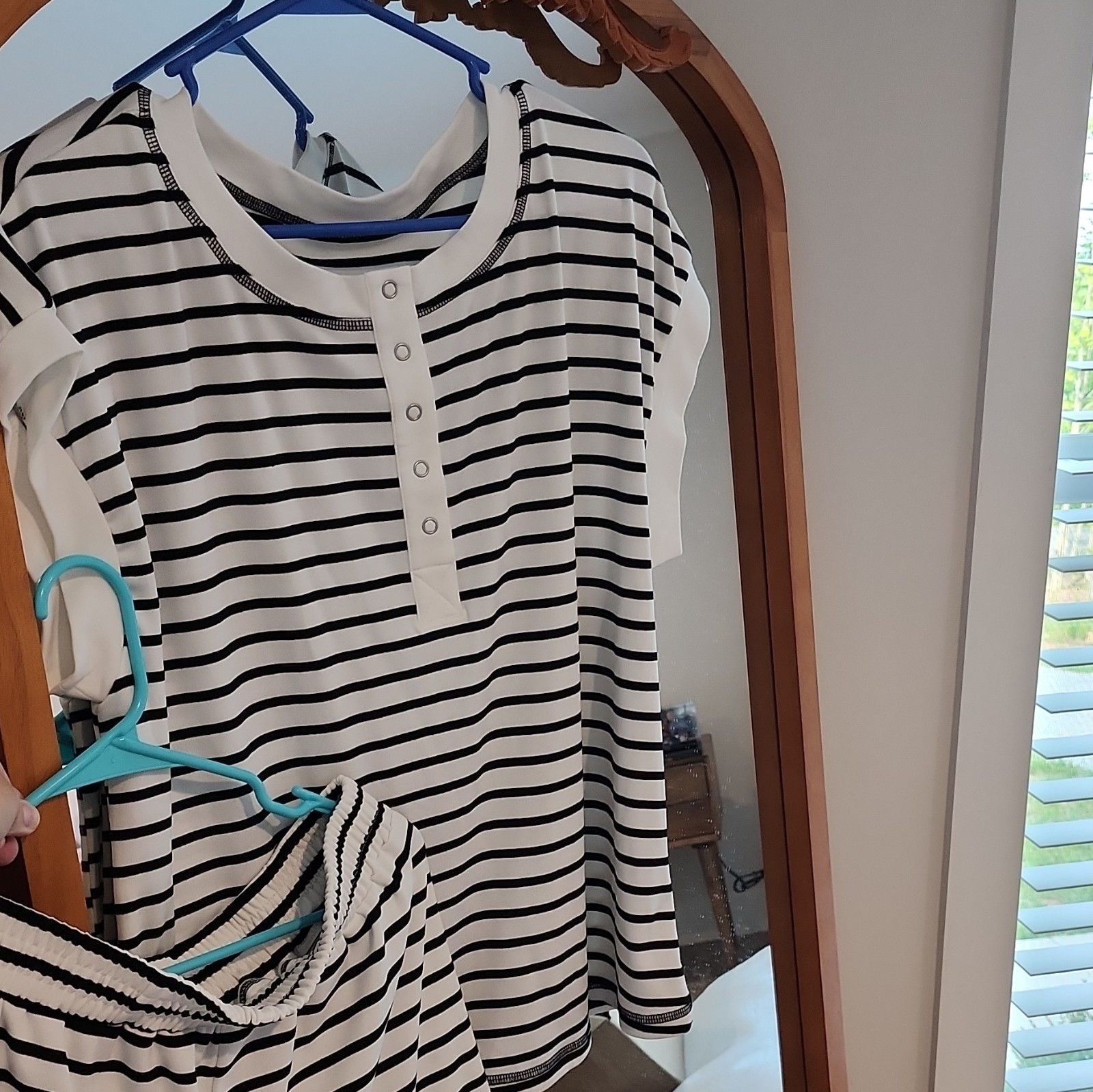 Big juicy Fashions Black & White Striped Knit 2pc Set Top/Shorts M Elastic Waist