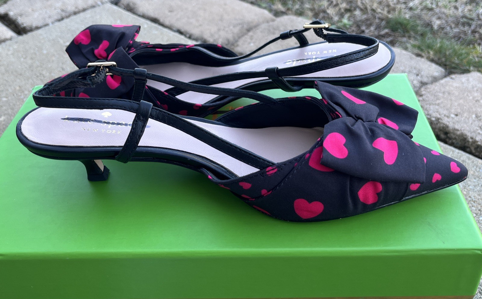 Kate Spade Daxton Heart Kitten Heel Slingback Black/Red Women 6.5M Red hearts