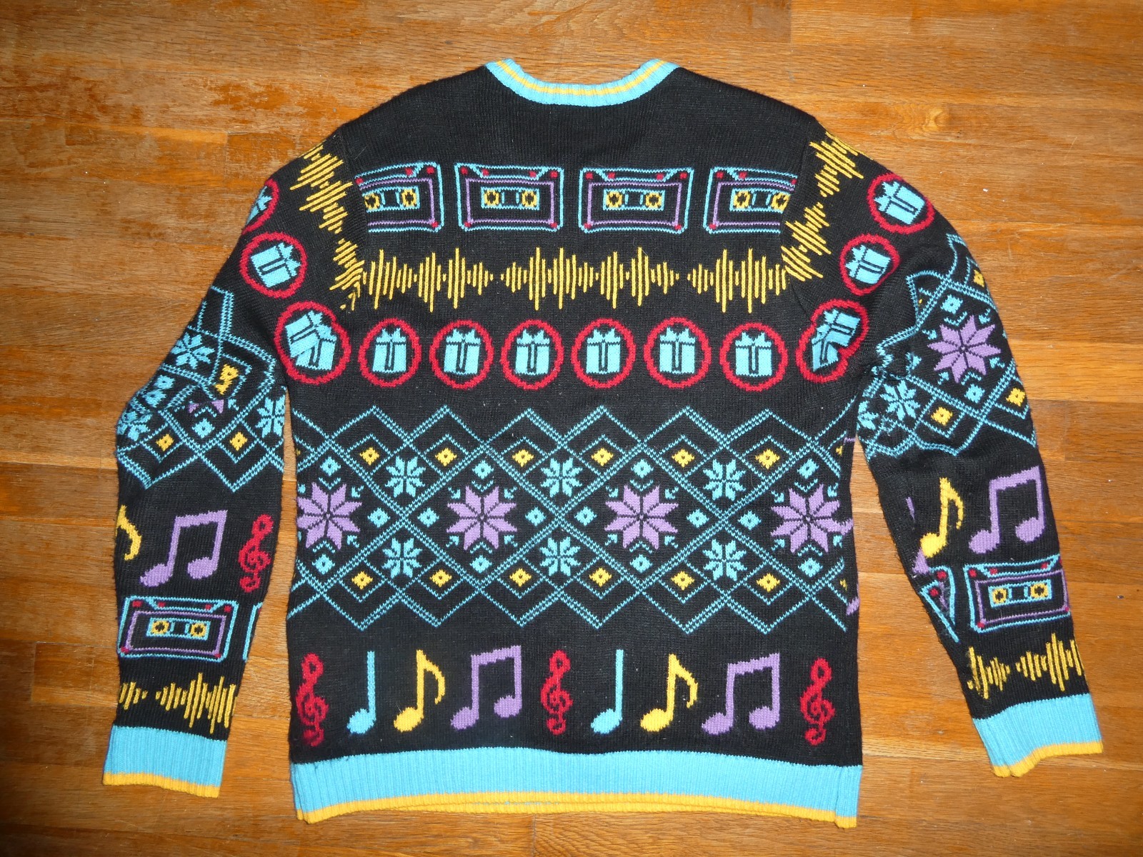 Mens Large Blizzard Bay Ugly Christmas Sweater DJ SANTA Clubbing Sweater Shirt