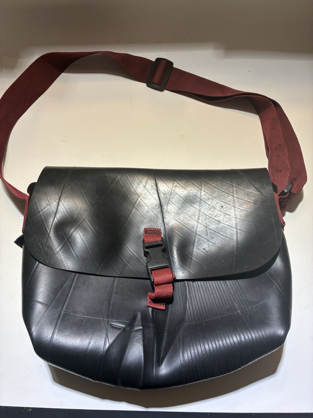 Flat Tire Brand Eco Friendly Recycled Round Rubber Handle Crossbody Bag Purse