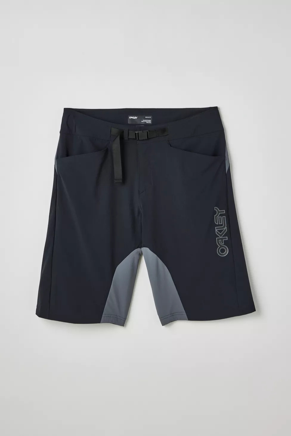 $100 Oakley Men’s Seeker 75 Bike Shorts 11.5” – Black/Grey – Size 29 – New Tags