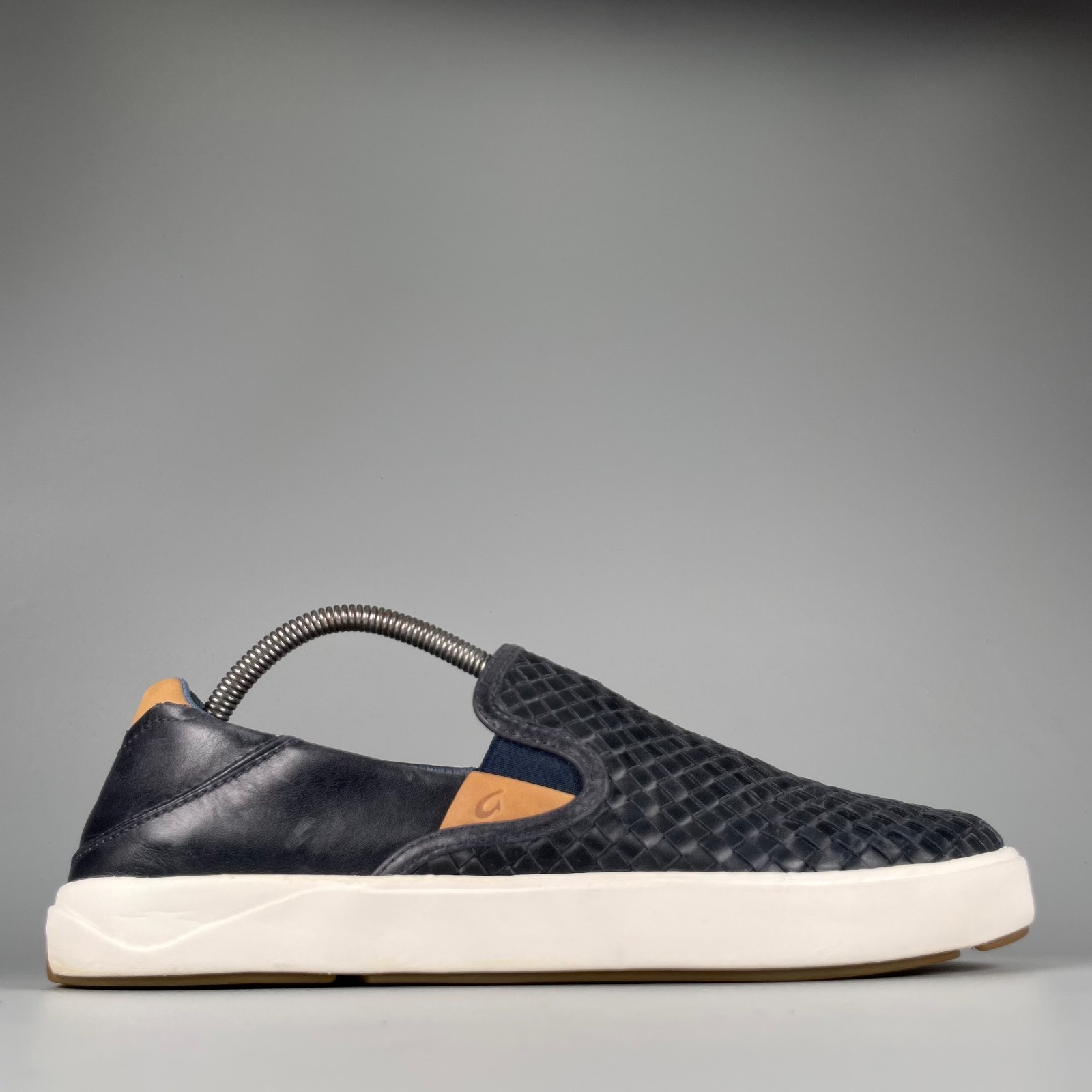 Olukai Lae’ Ahi Lauhala Men’s Size 8.5 Blue Navy Woven Leather Casual Shoes EUC