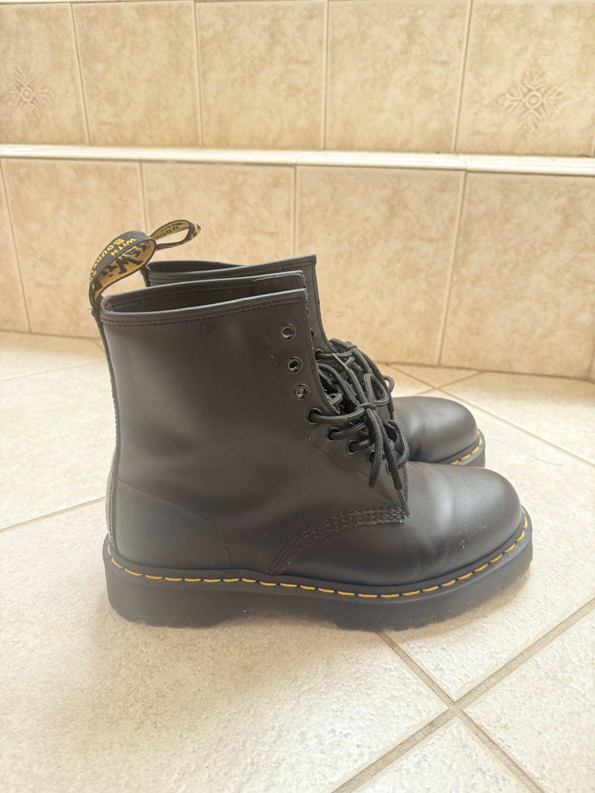 Dr. Martens Mens Size 11 Black Smooth Leather 8-Eye Lace Up Boots