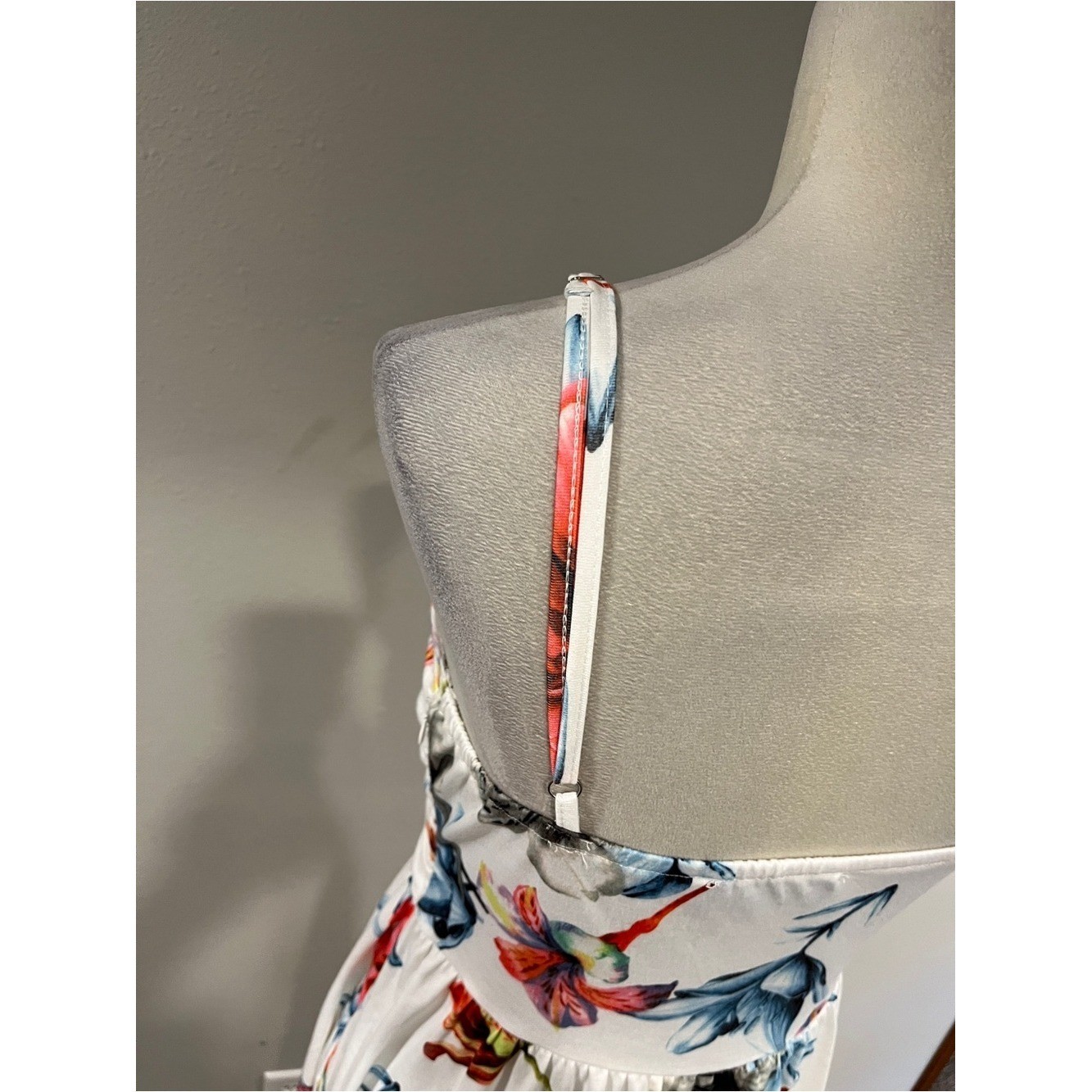 Floral fake Button-Front White midi Sundress size small