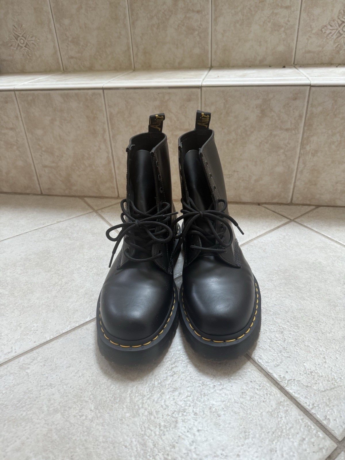 Dr. Martens Mens Size 11 Black Smooth Leather 8-Eye Lace Up Boots