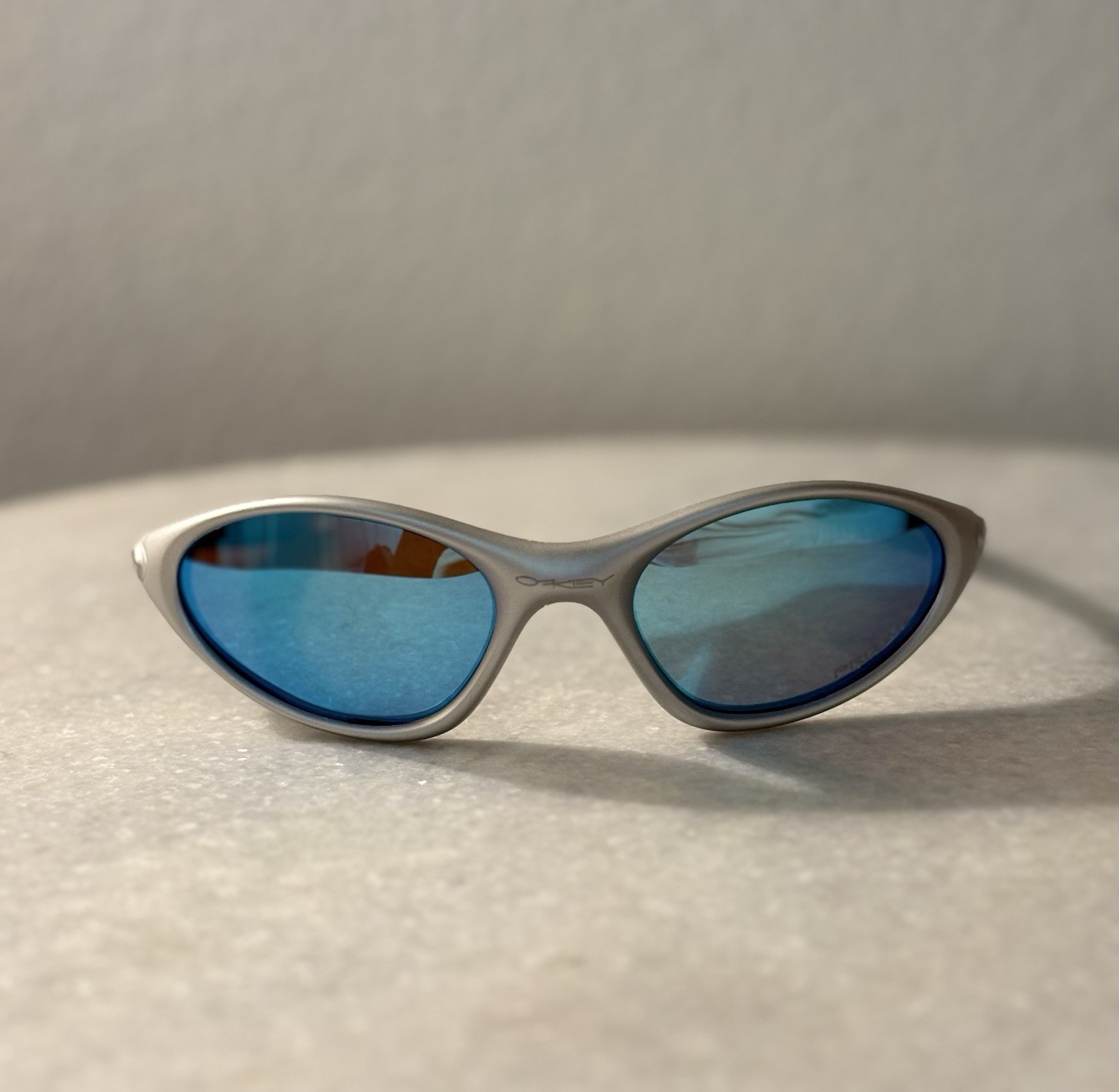 Oakley Minute 1.0 Men’s Oval Sunglasses Silver Frame Blue PRIZM Lenses