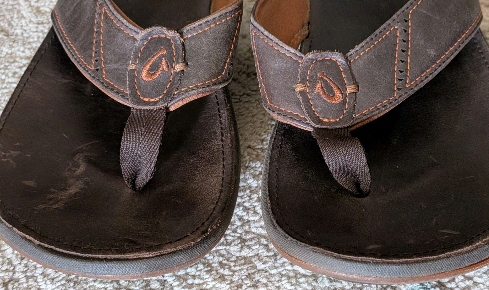 OluKai Nui Mens US 10 EU 43 Sandals Brown Leather Flip-Flops Thongs Beach