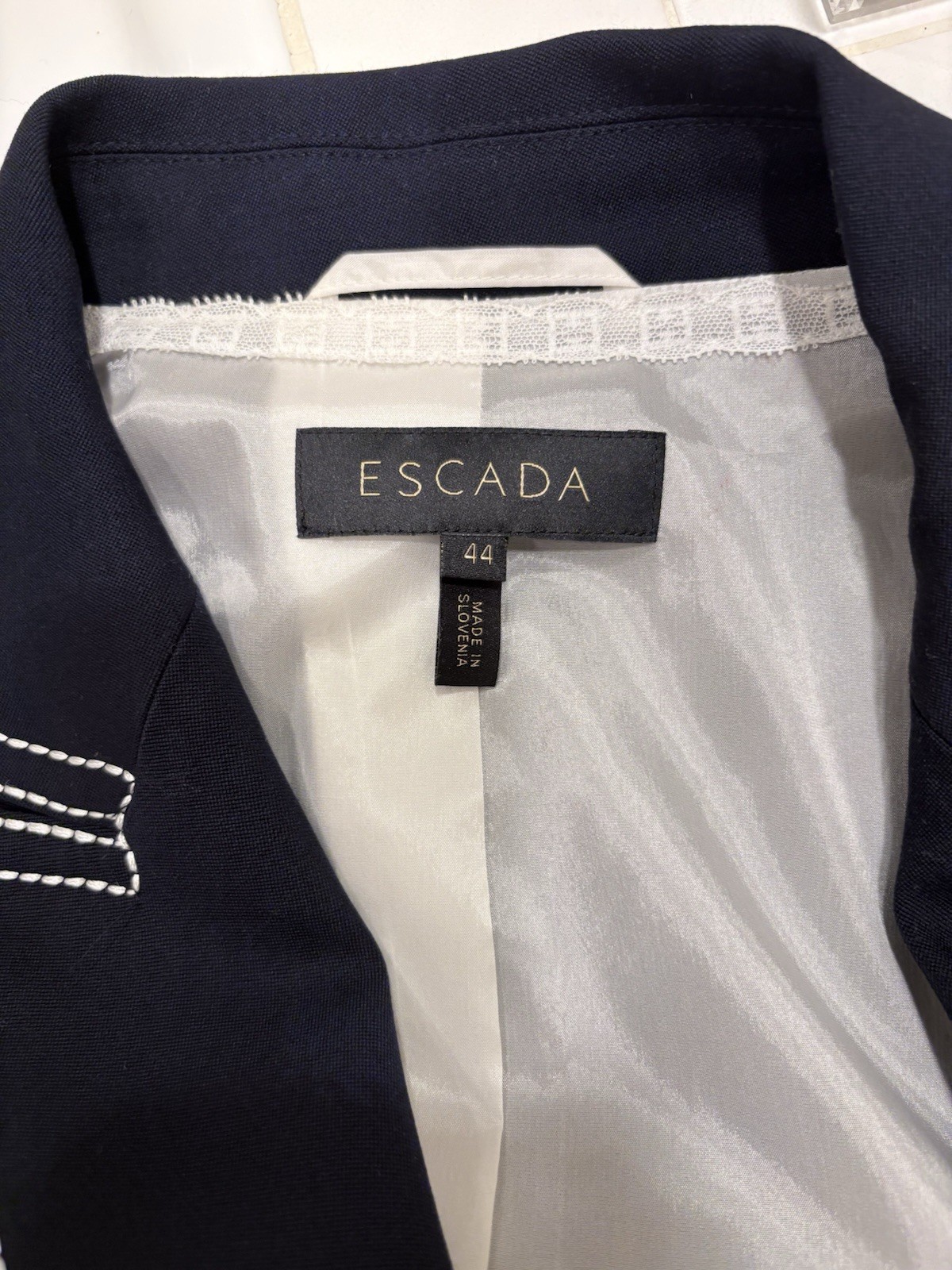 Escada Women’s Navy Blazer Jacket White Contrast Stitching Lined Size 44
