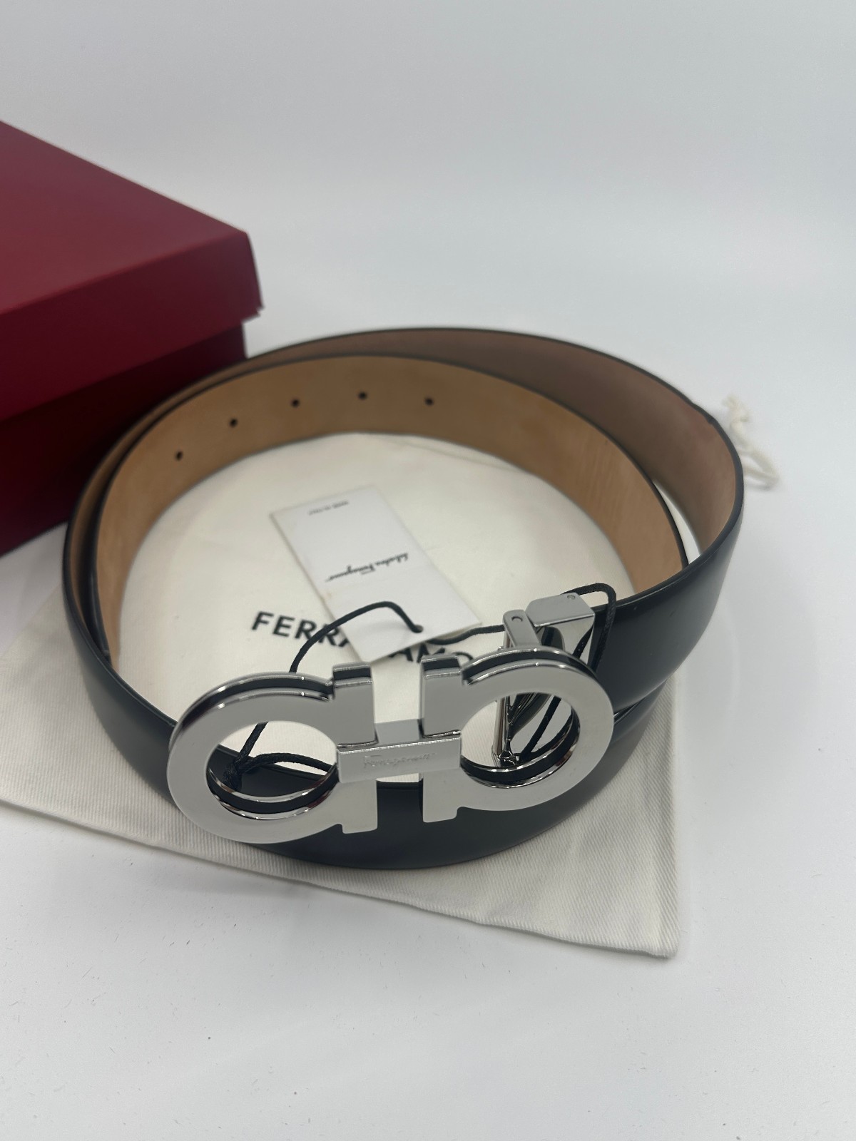 SALVATORE FERRAGAMO BLACK LEATHER MENS BELT SILVER MEDIUM BUCKLE Size 90/36